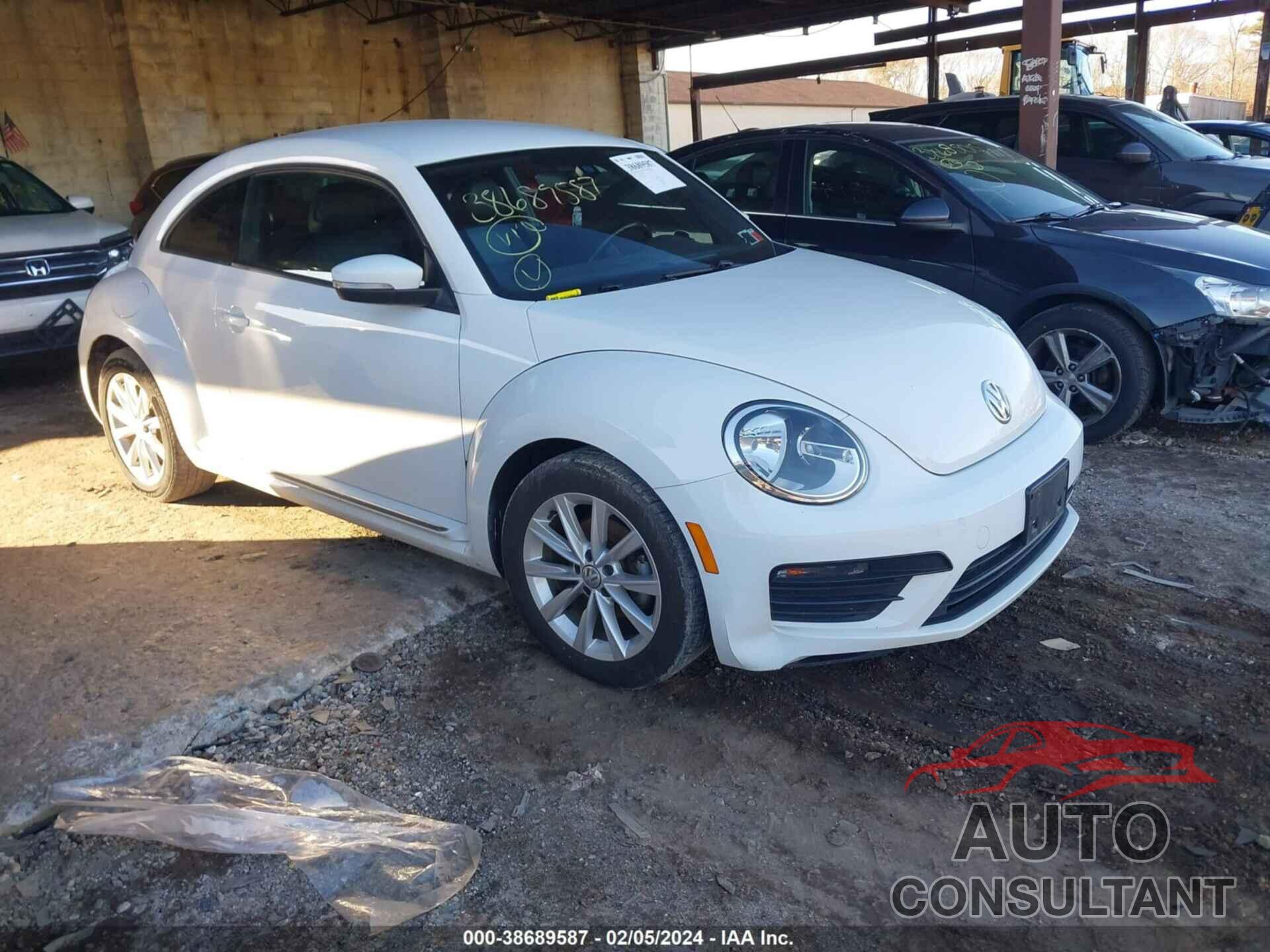 VOLKSWAGEN BEETLE 2018 - 3VWFD7AT7JM706281