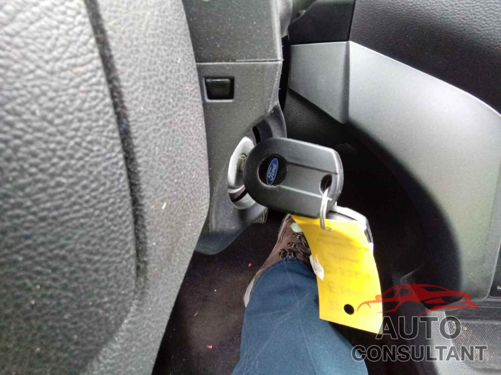 FORD ESCAPE 2018 - 1FMCU9GD6JUC13264
