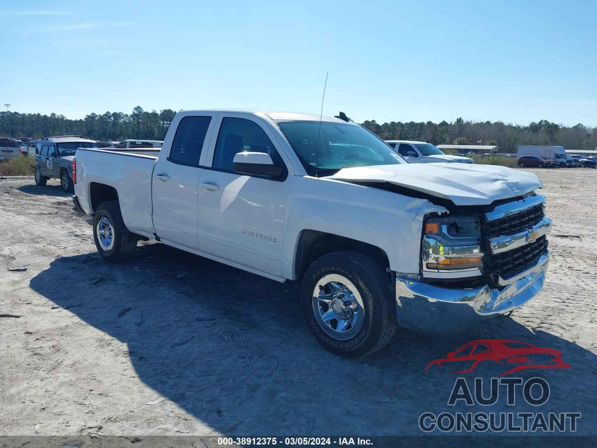 CHEVROLET SILVERADO 1500 2018 - 1GCRCREC3JZ312848