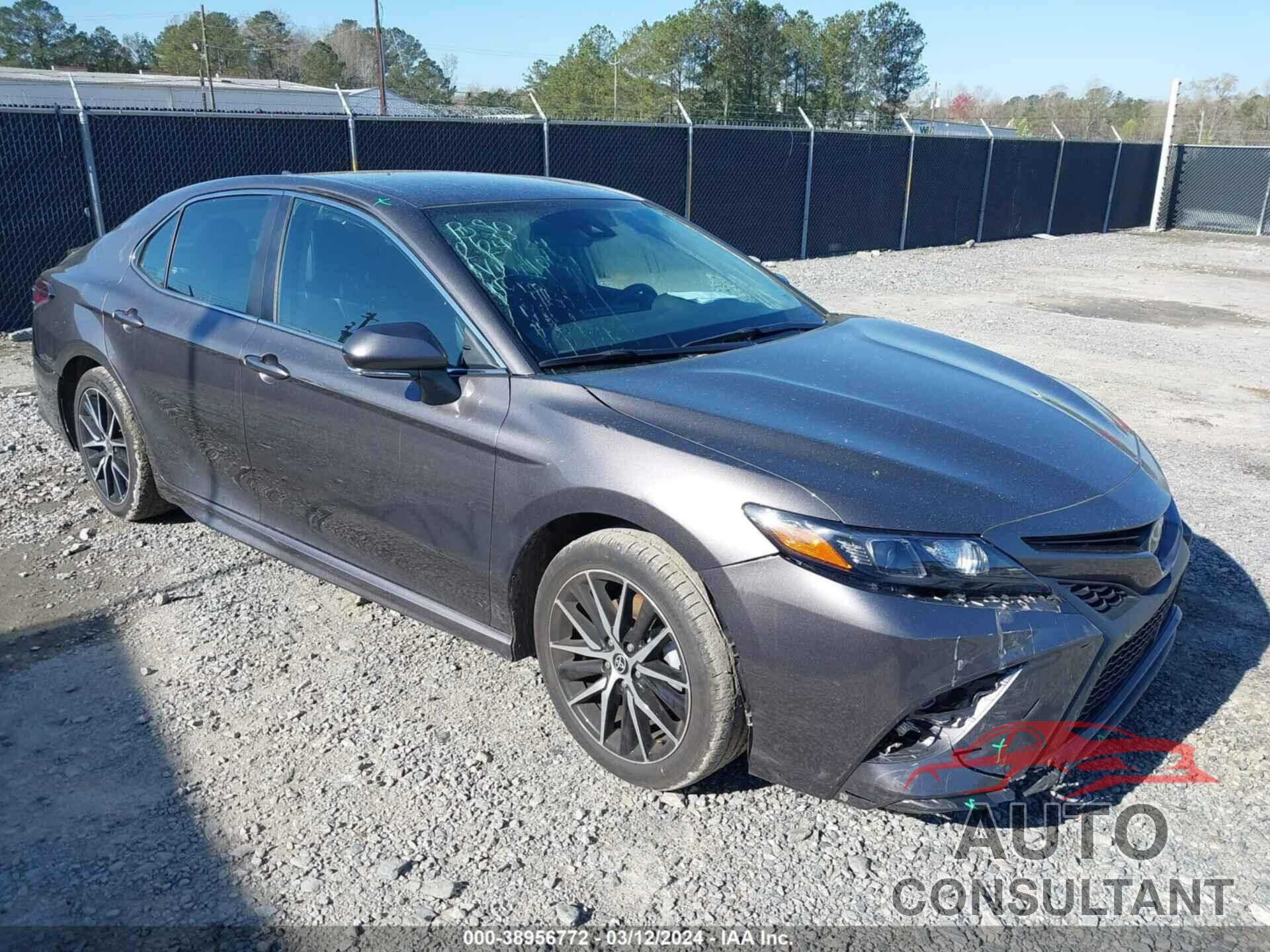 TOYOTA CAMRY 2023 - 4T1G11AK0PU811569