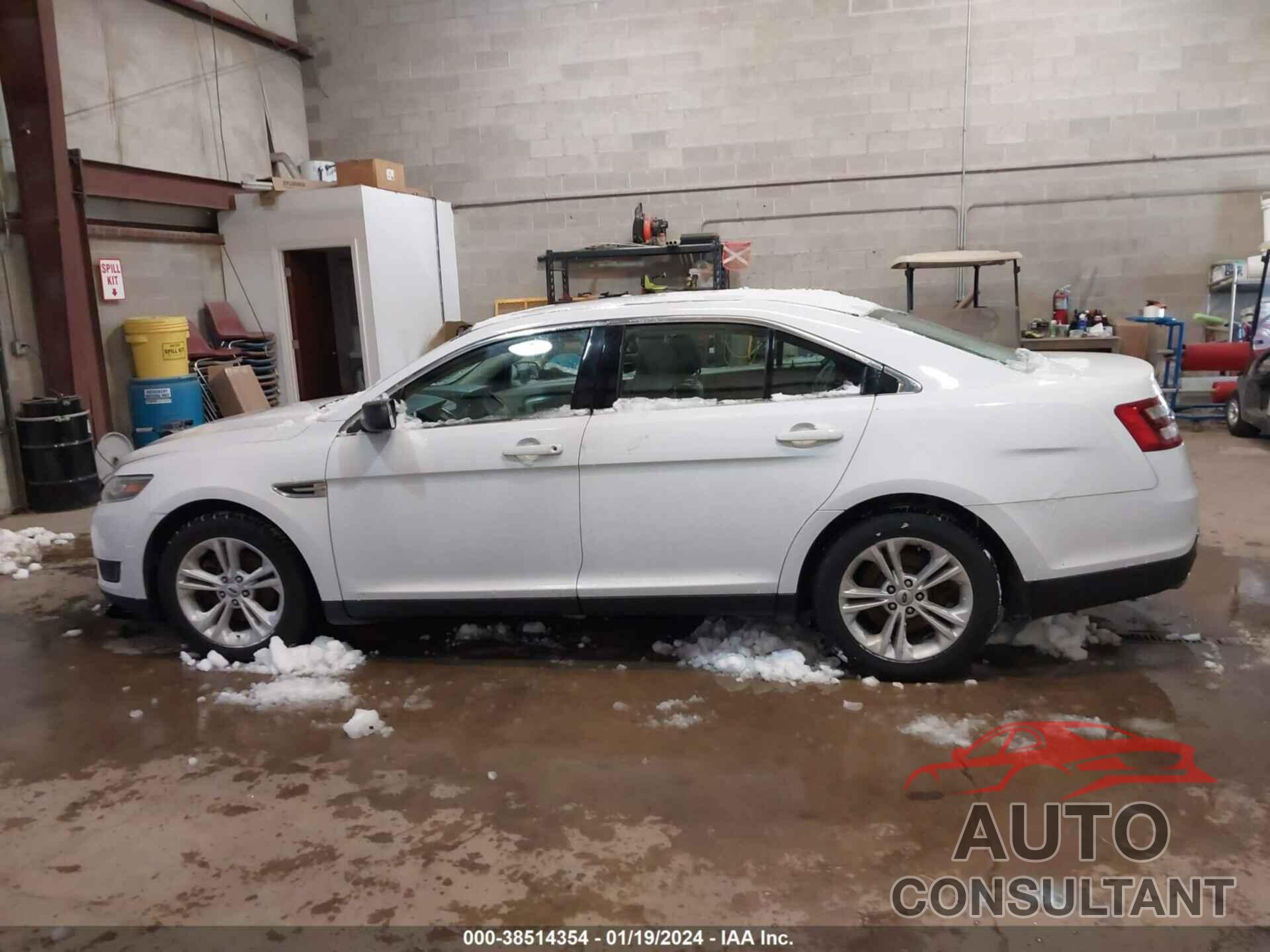 FORD TAURUS 2018 - 1FAHP2D89JG120100