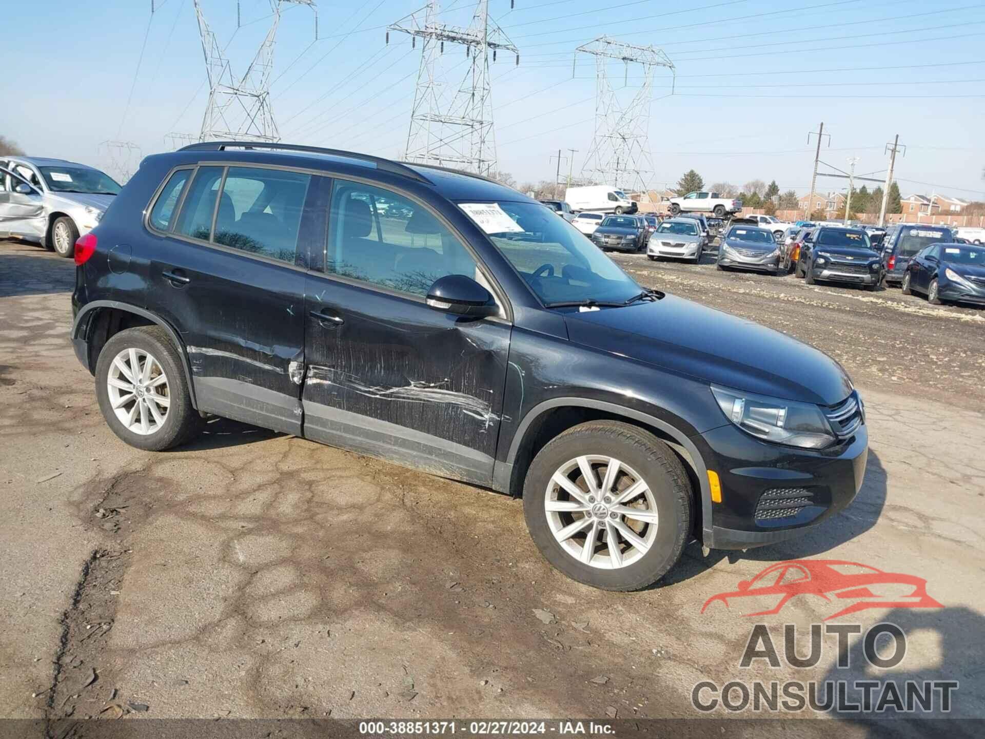 VOLKSWAGEN TIGUAN 2017 - WVGBV7AX2HK044950