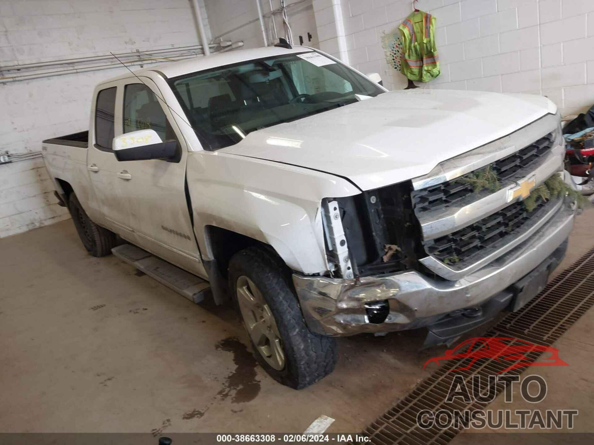 CHEVROLET SILVERADO 1500 2018 - 1GCVKREC4JZ326128