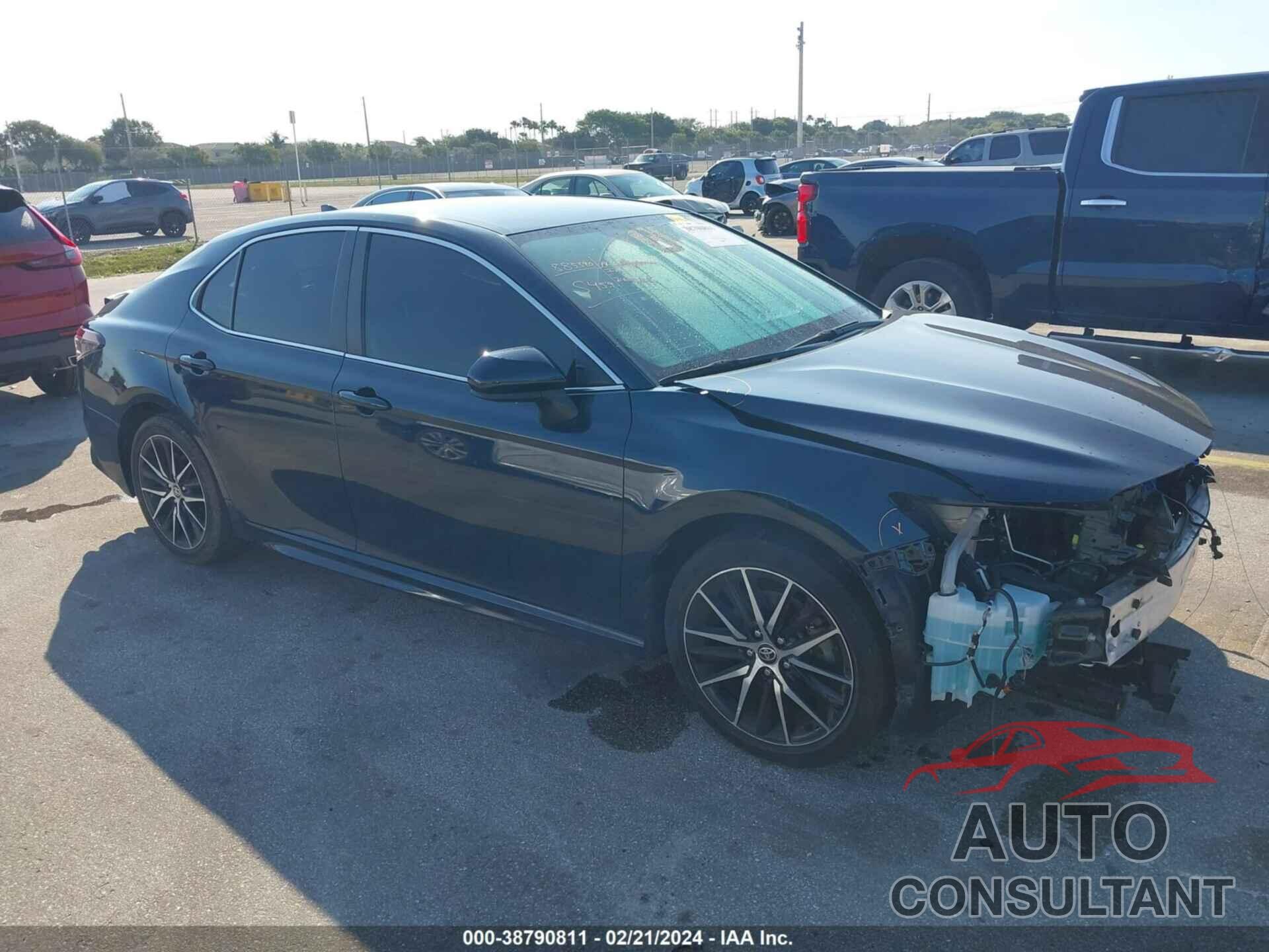 TOYOTA CAMRY 2021 - 4T1G11AK8MU587690