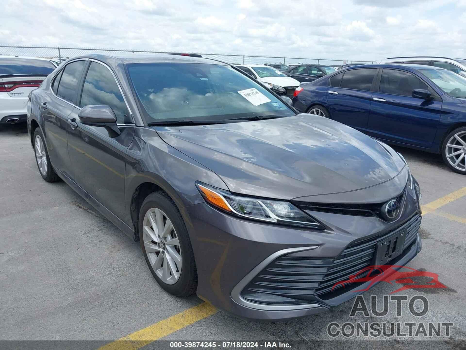 TOYOTA CAMRY 2022 - 4T1C11AK6NU684466