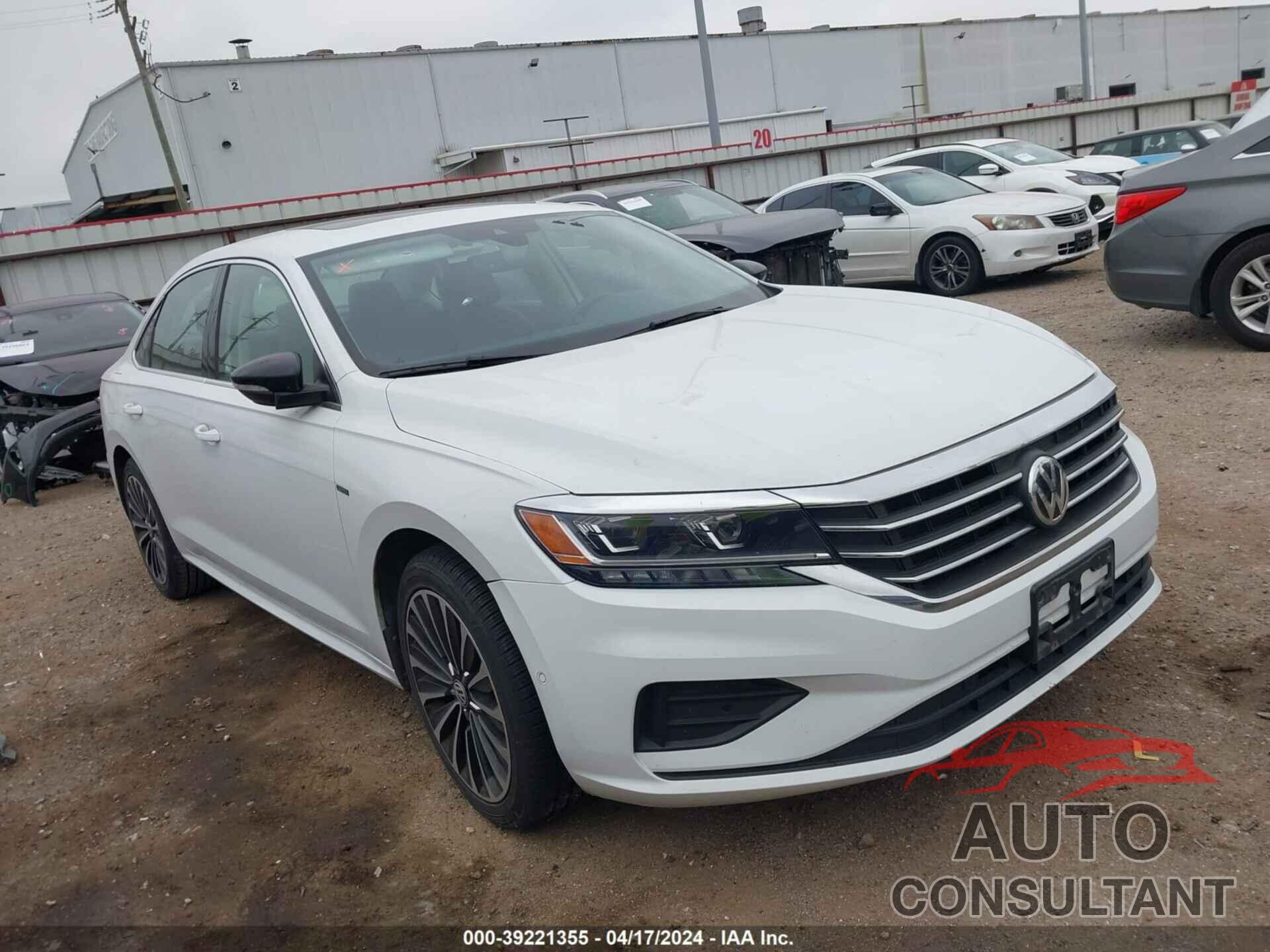 VOLKSWAGEN PASSAT 2022 - 1VWBA7A38NC005456