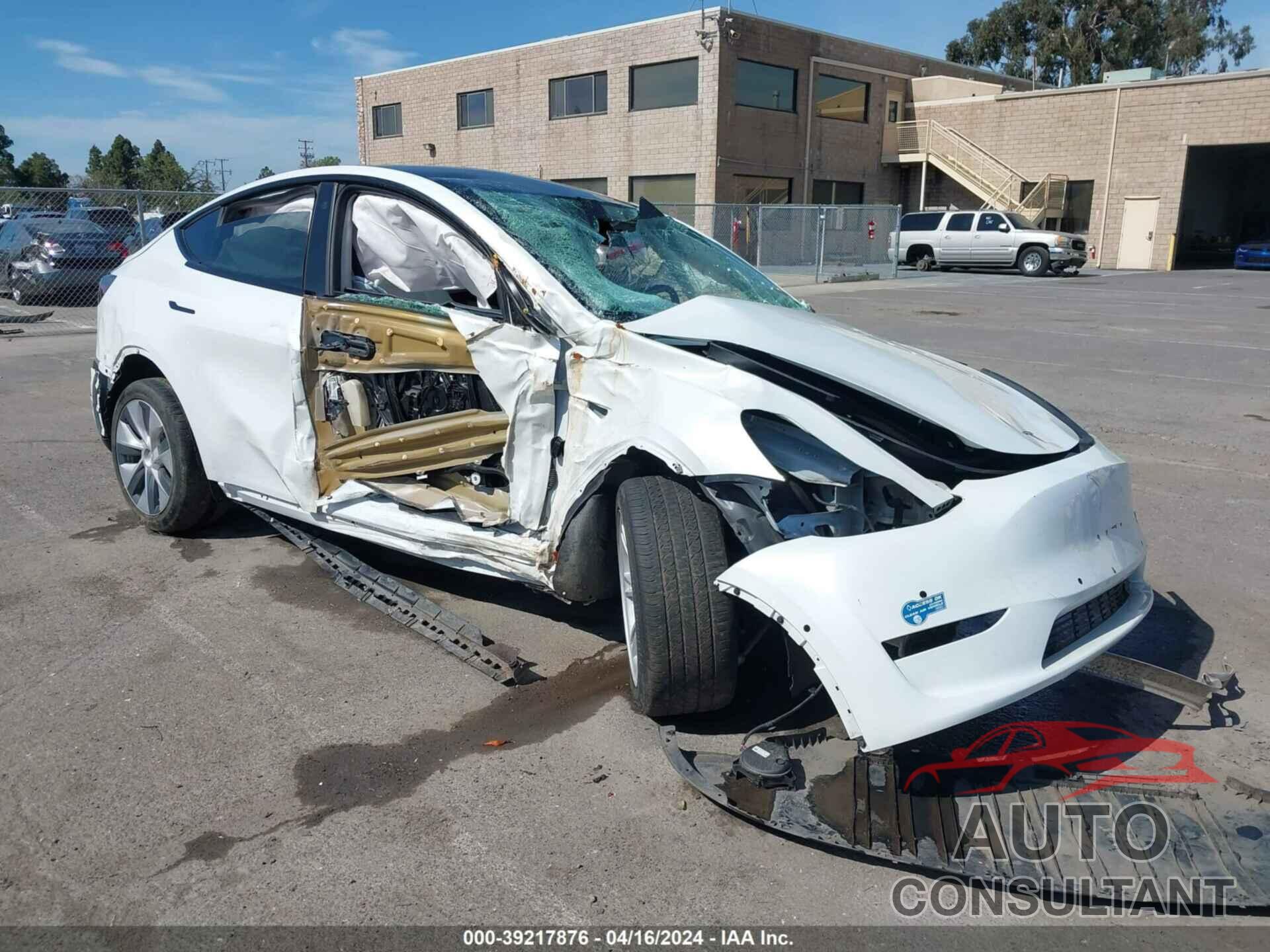 TESLA MODEL Y 2021 - 5YJYGDEE4MF157533