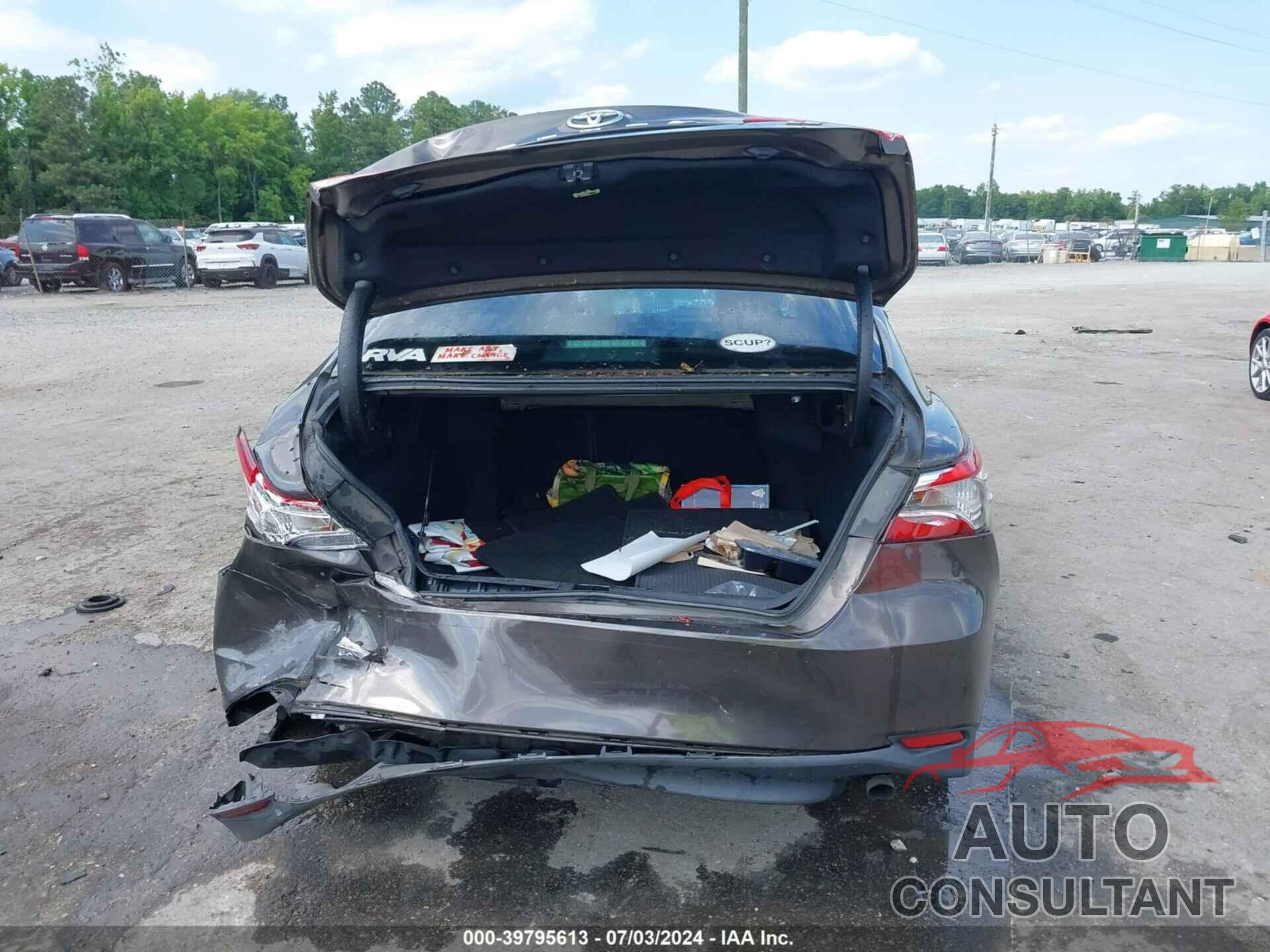 TOYOTA CAMRY 2018 - 4T1B11HK6JU098362