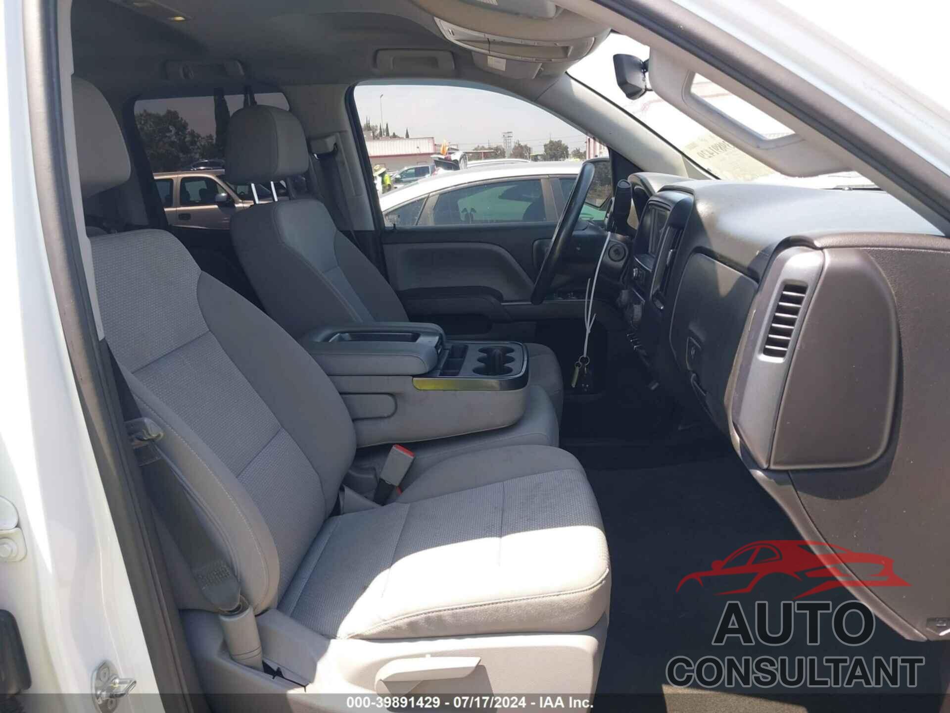 CHEVROLET SILVERADO 1500 2018 - 1GCRCPECXJZ366121