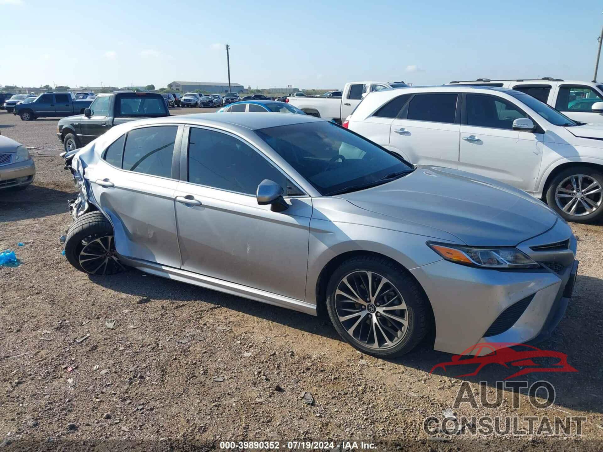 TOYOTA CAMRY 2018 - 4T1B11HK7JU634753