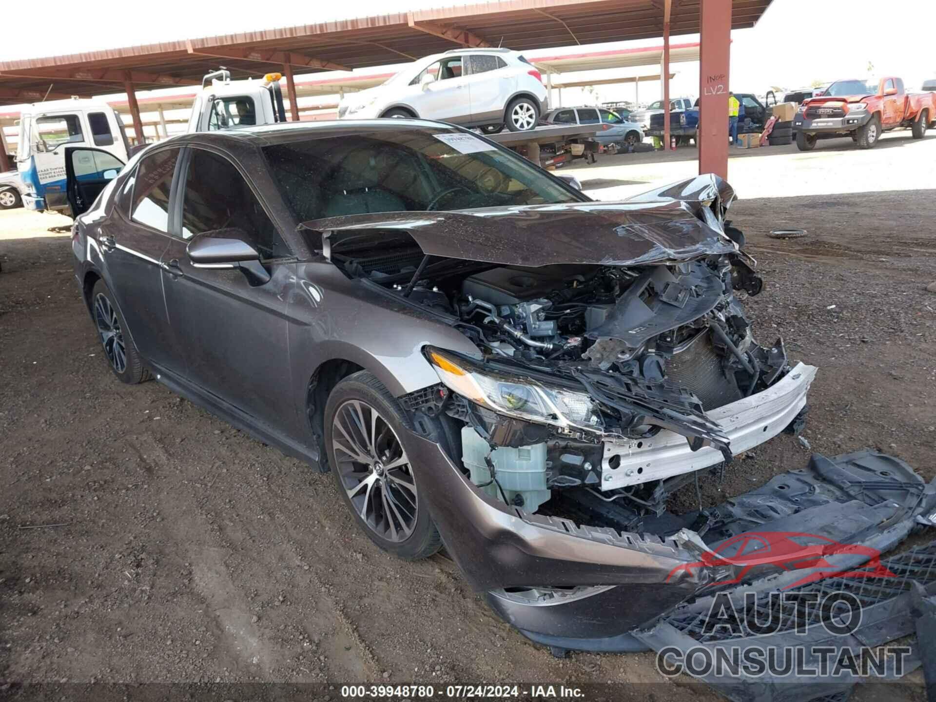 TOYOTA CAMRY 2018 - 4T1B11HKXJU014561