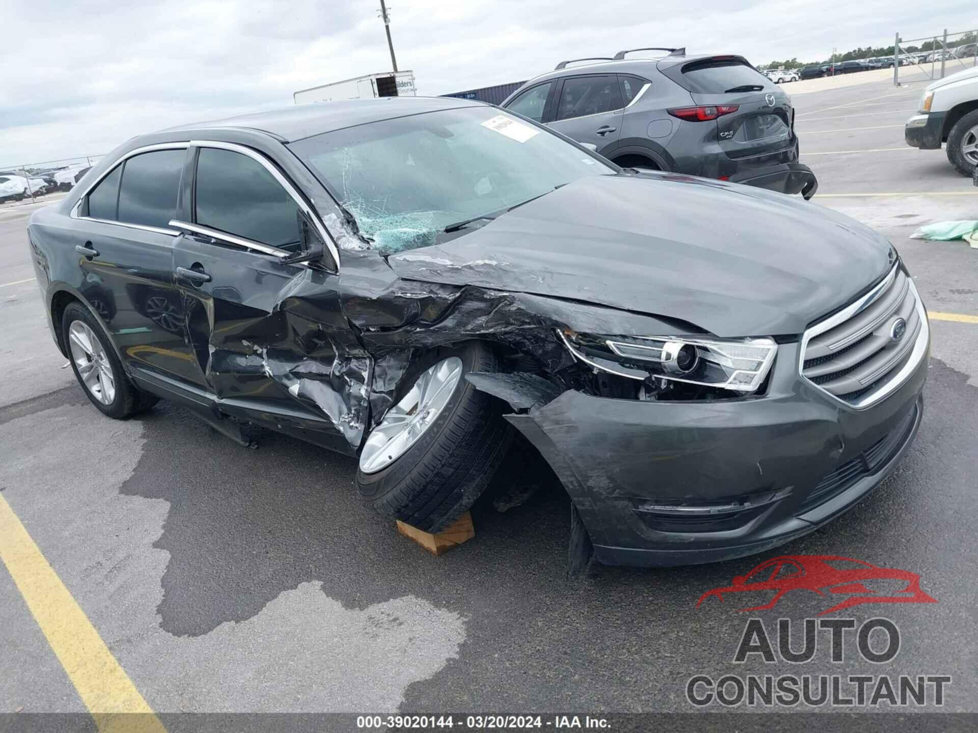 FORD TAURUS 2017 - 1FAHP2E82HG135109