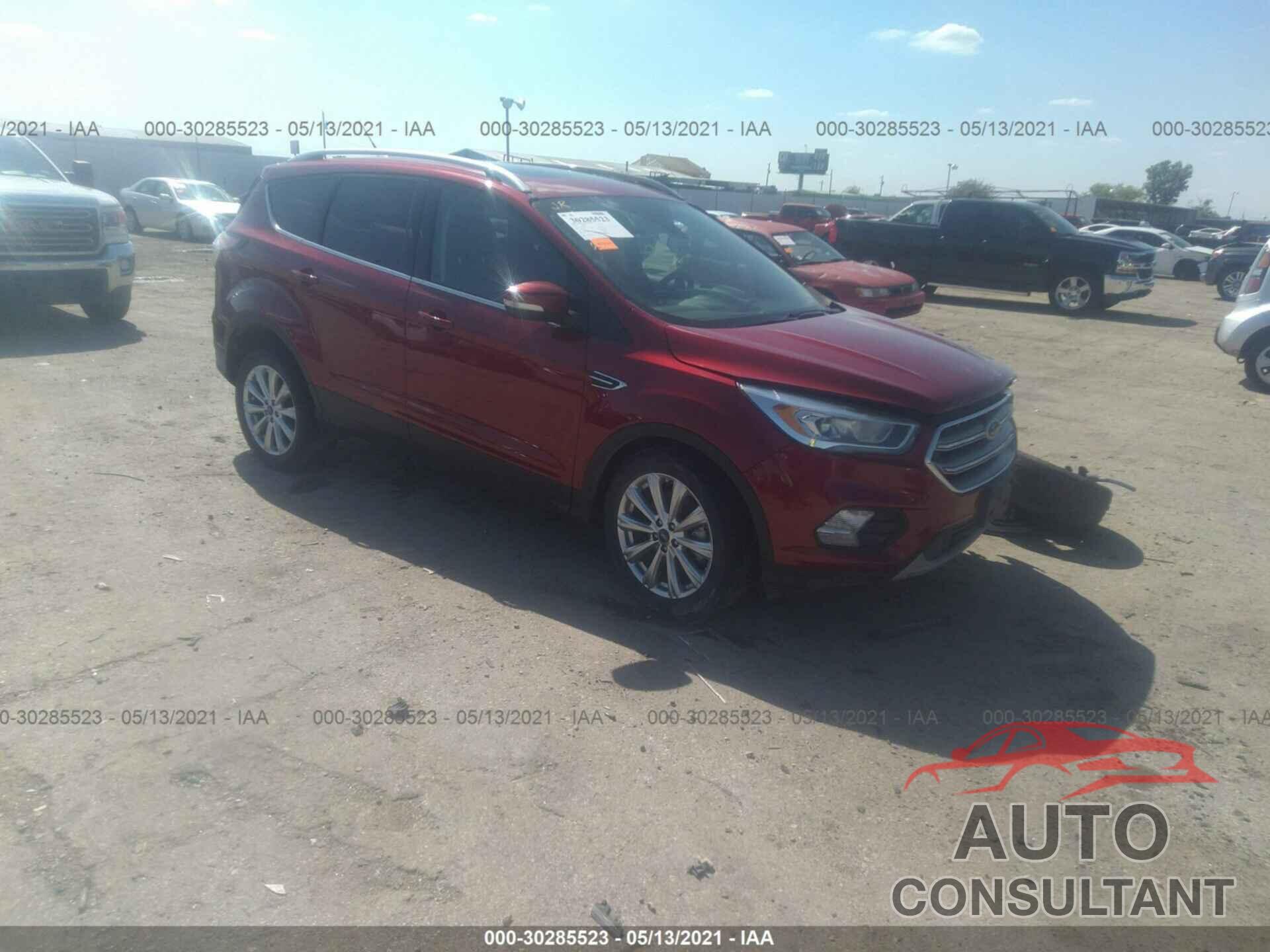 FORD ESCAPE 2017 - 1FMCU0J94HUD40606
