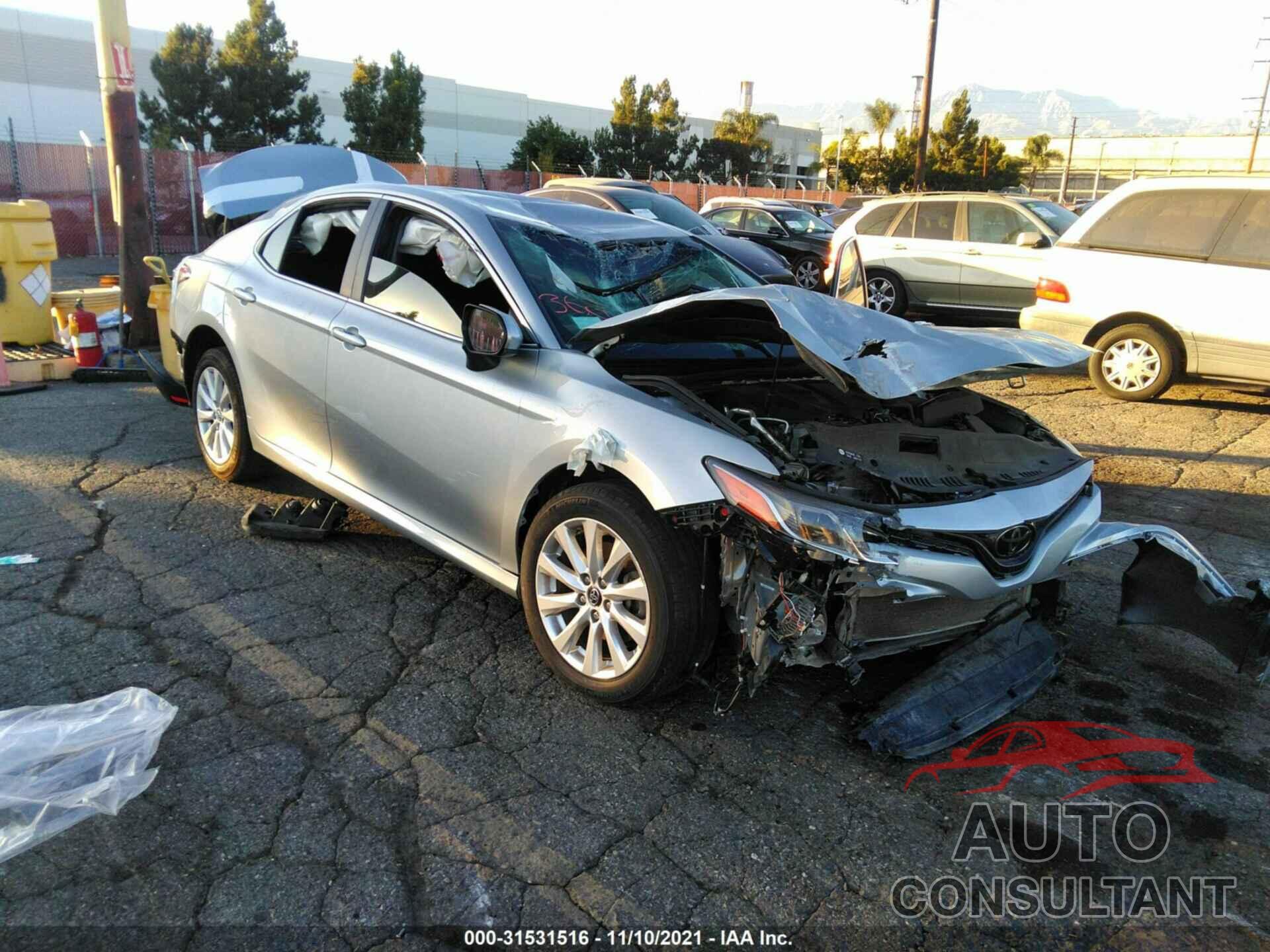TOYOTA CAMRY 2018 - 4T1B11HK9JU091101