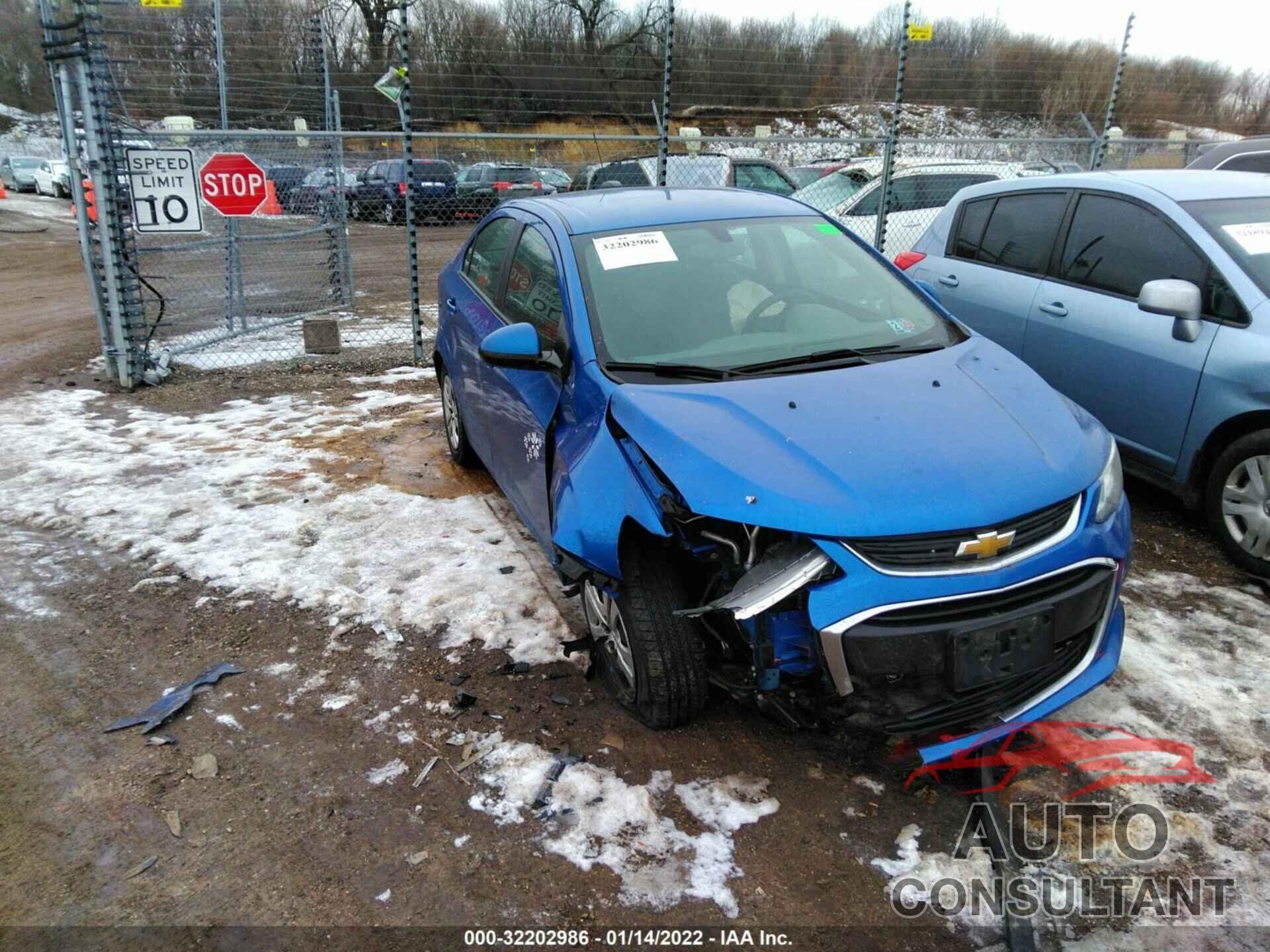 CHEVROLET SONIC 2017 - 1G1JB5SH9H4170093