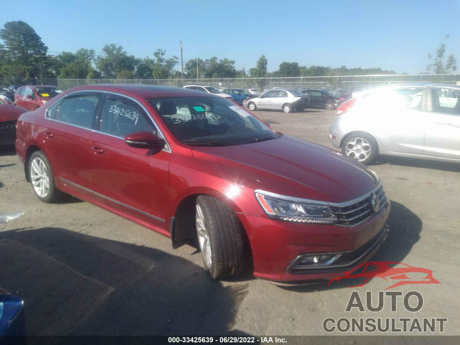 VOLKSWAGEN PASSAT 2018 - 1VWCA7A30JC036411