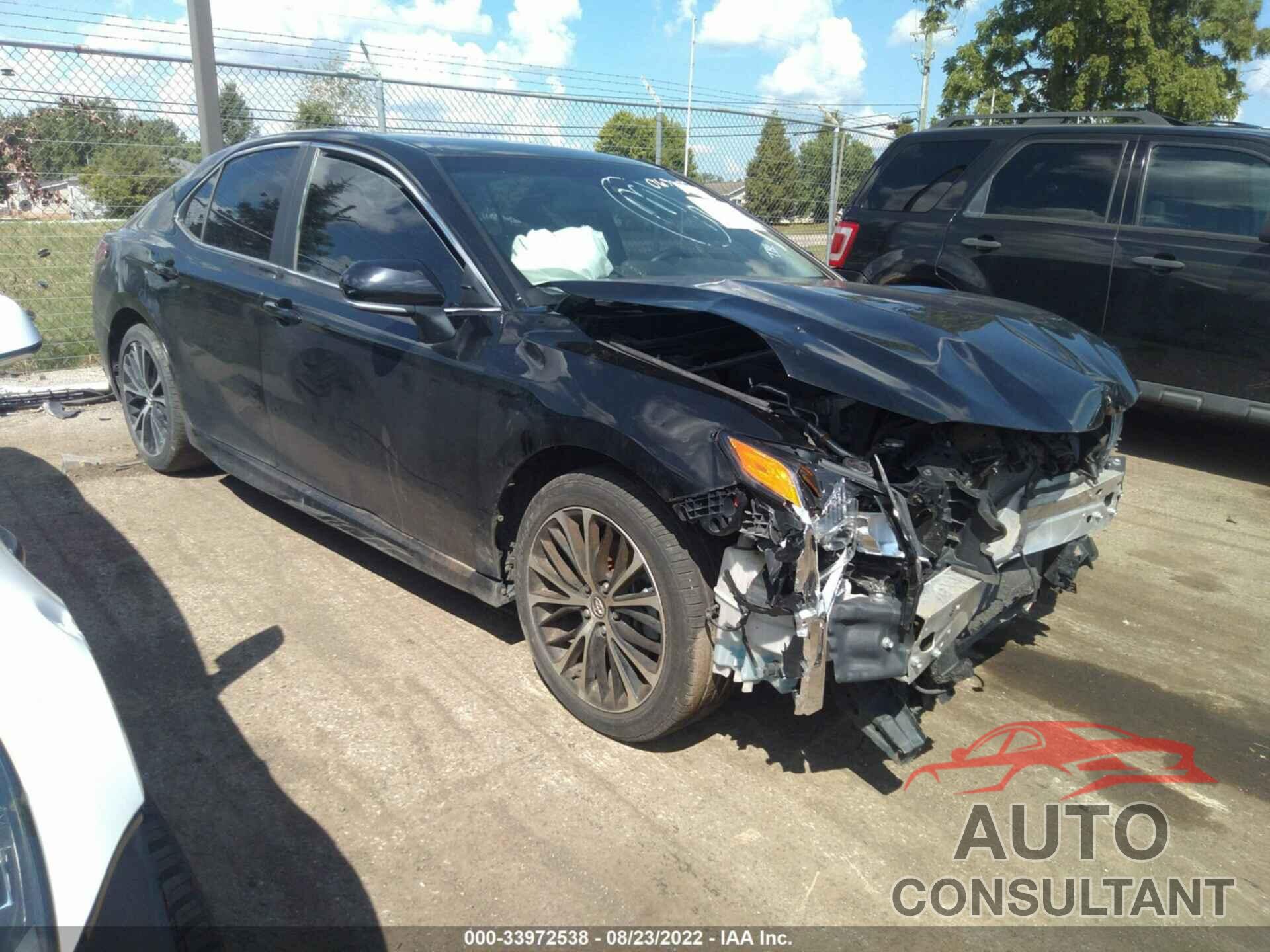 TOYOTA CAMRY 2018 - 4T1B11HK8JU065072