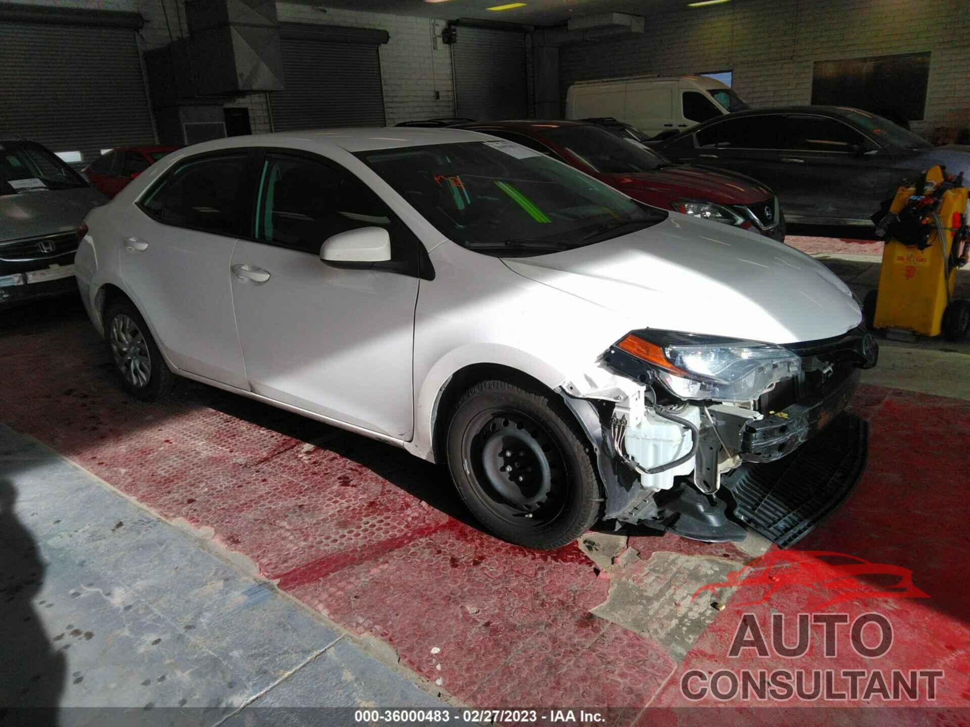 TOYOTA COROLLA 2018 - 5YFBURHE0JP815811