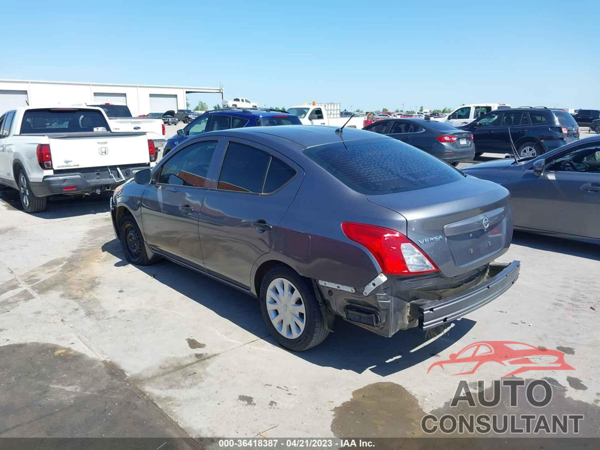 NISSAN VERSA SEDAN 2017 - 3N1CN7AP9HL894827