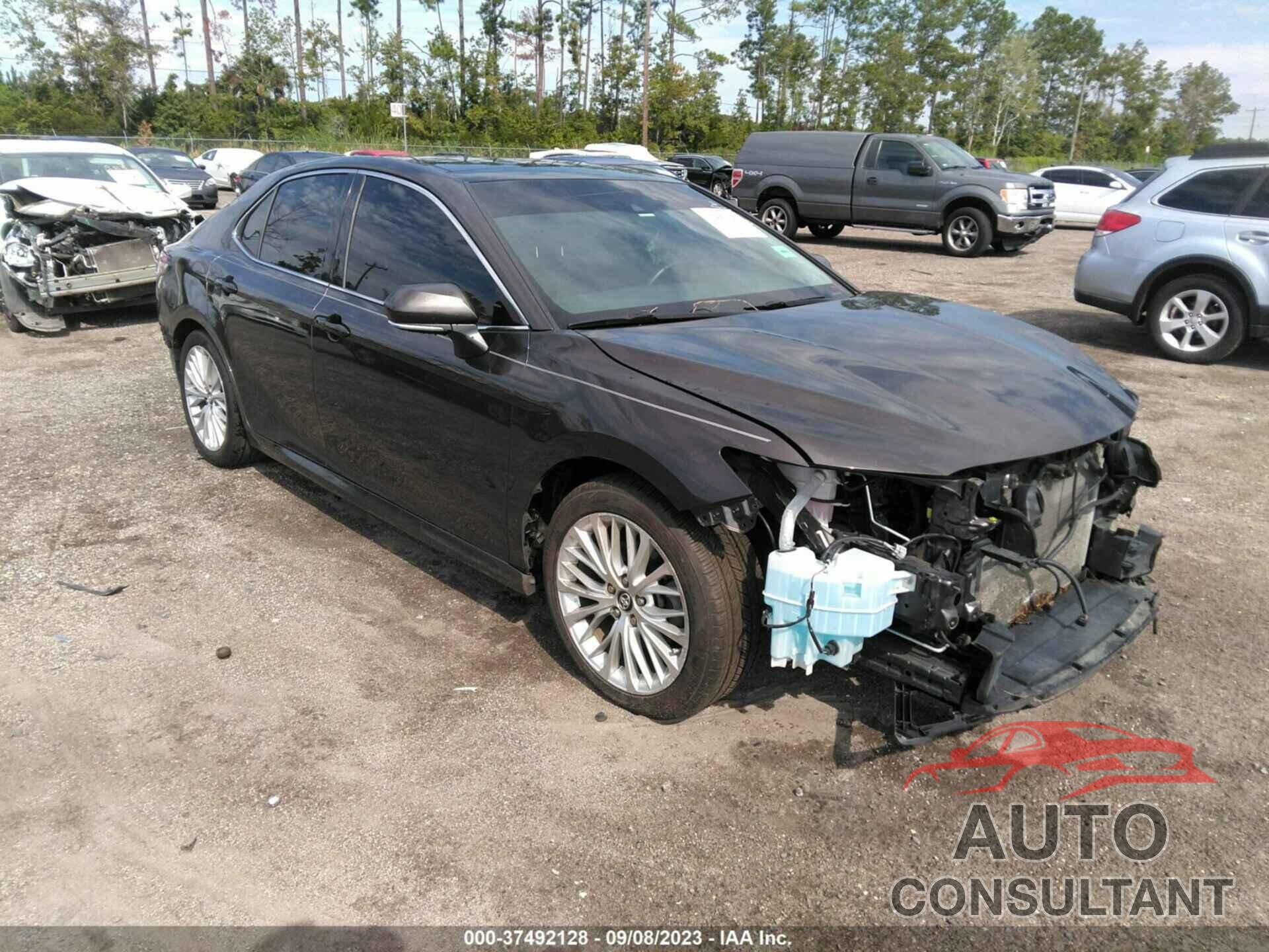 TOYOTA CAMRY 2018 - 4T1B11HK6JU020776