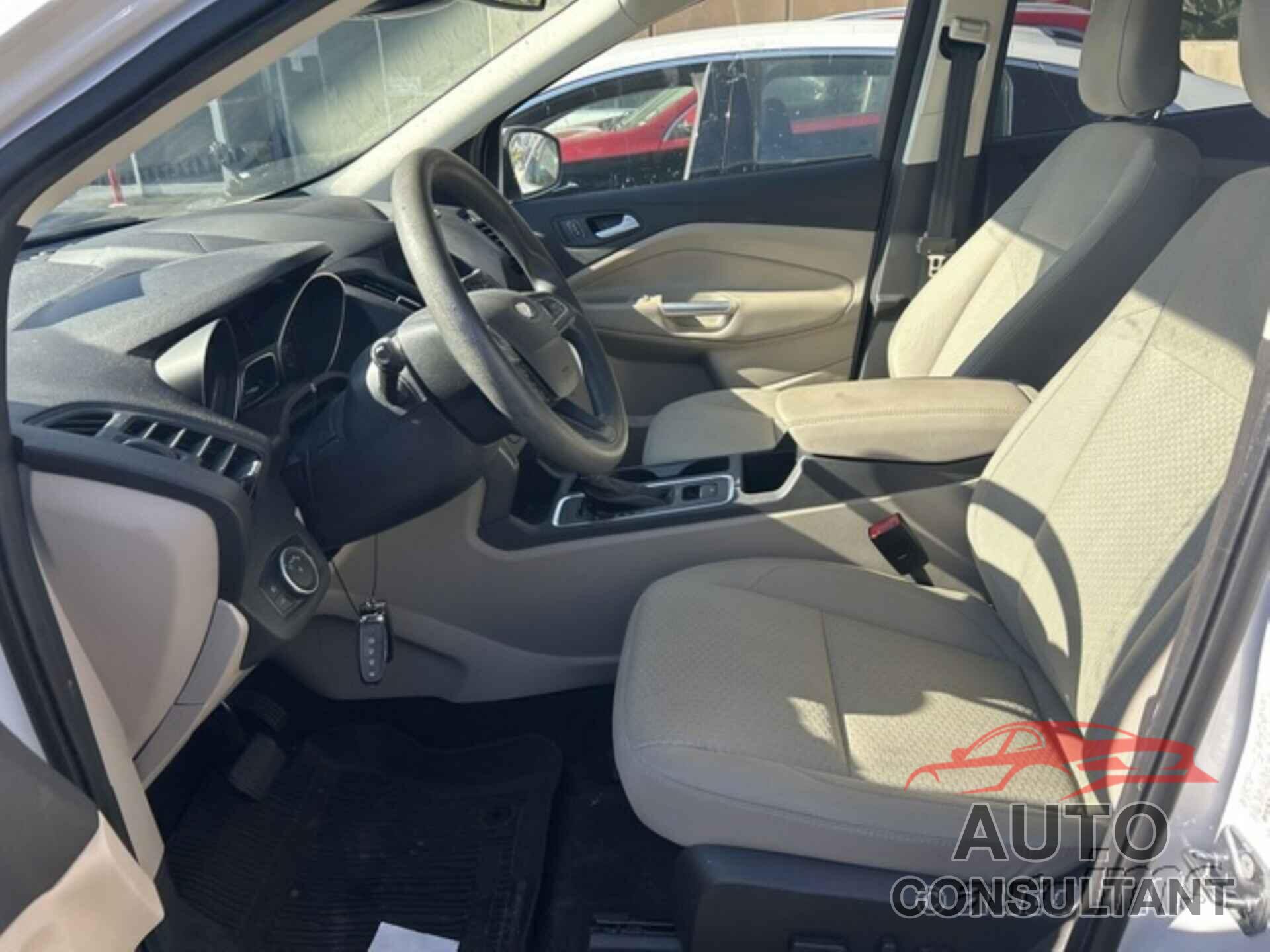FORD ESCAPE 2019 - 1FMCU0GD1KUB65900