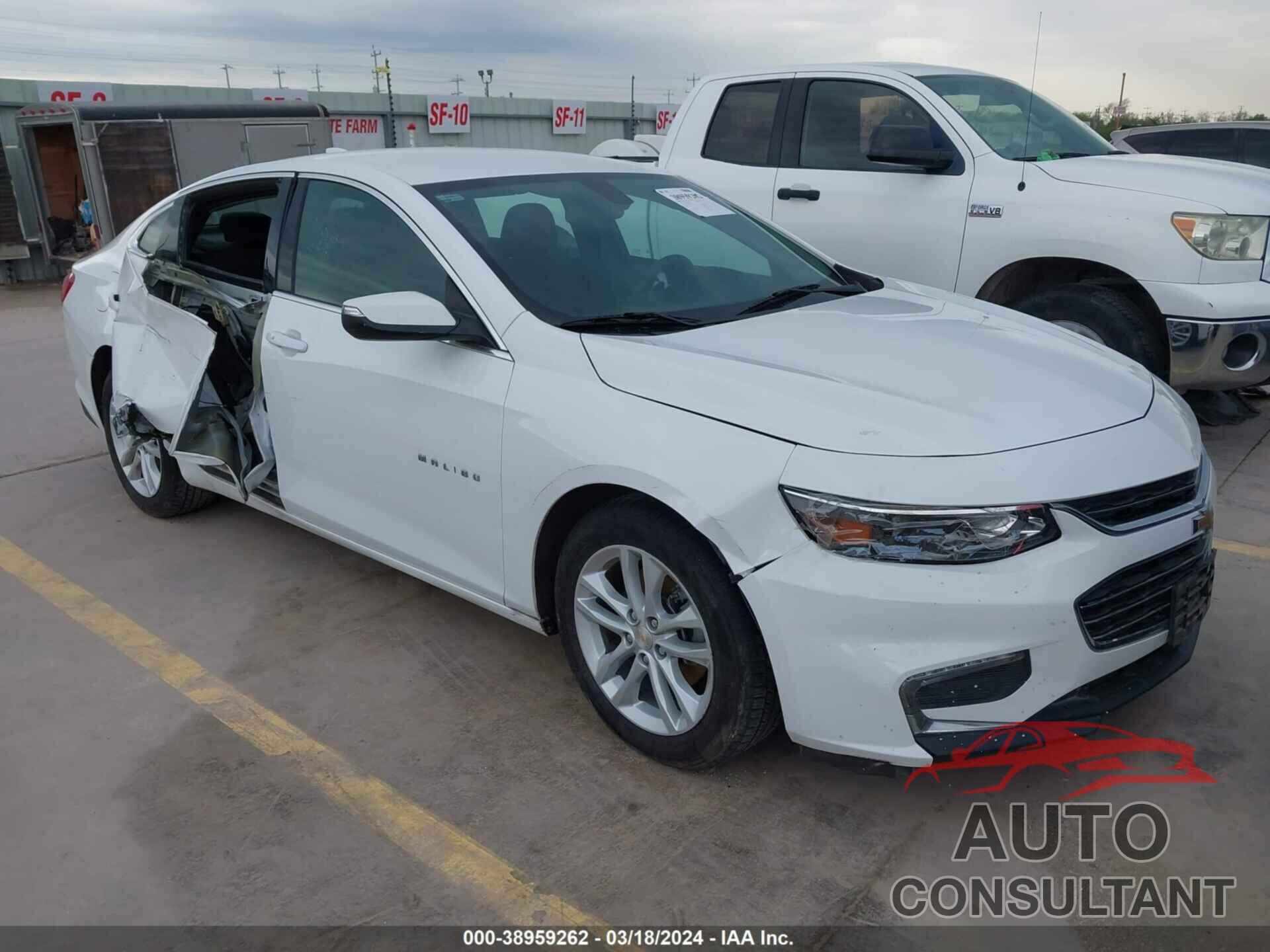 CHEVROLET MALIBU 2018 - 1G1ZD5STXJF138801