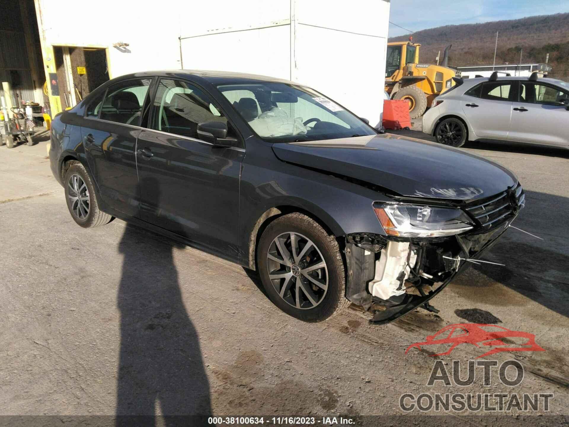 VOLKSWAGEN JETTA 2018 - 3VWDB7AJ1JM241055