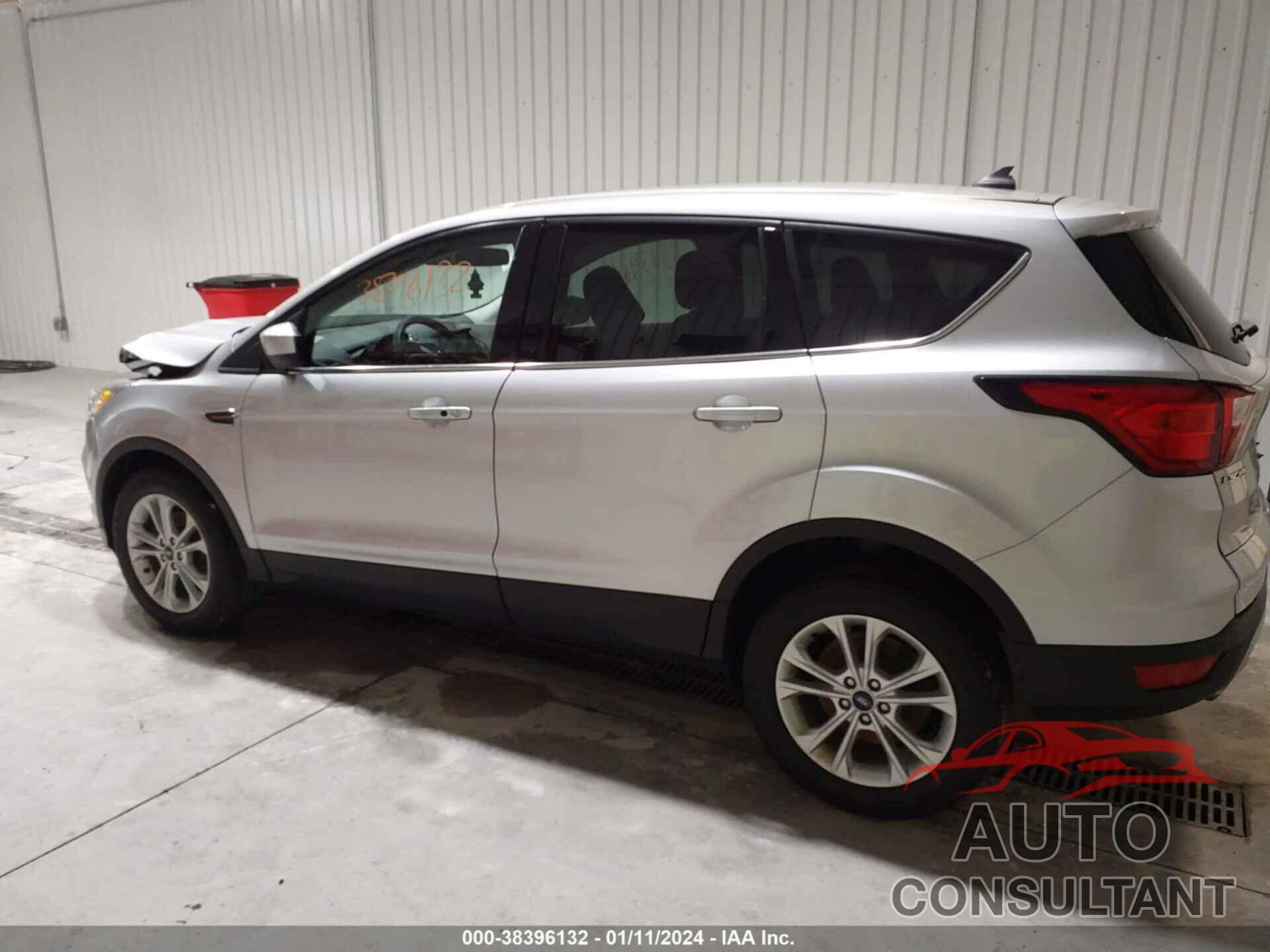 FORD ESCAPE 2019 - 1FMCU0GD6KUC36914