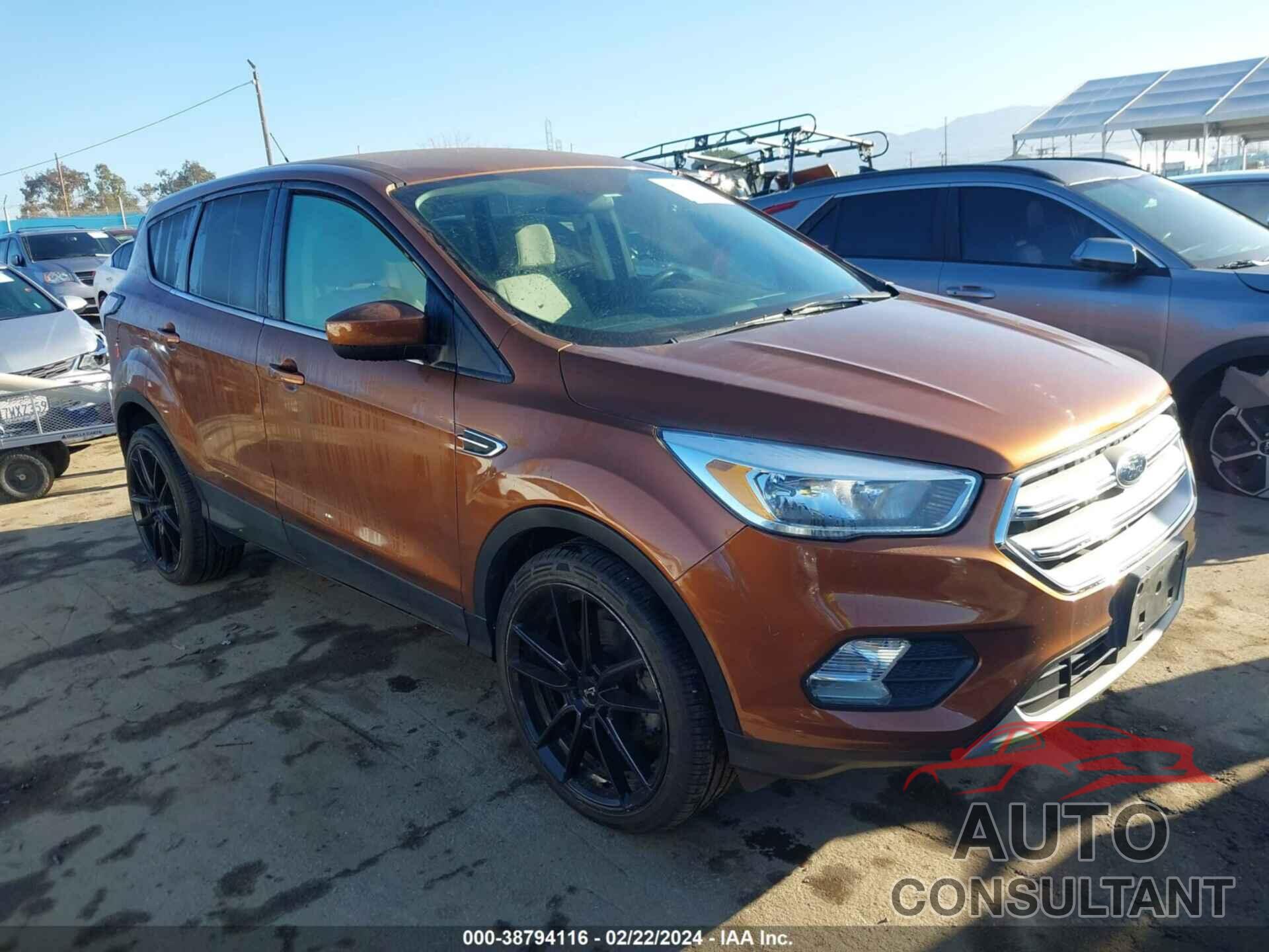 FORD ESCAPE 2017 - 1FMCU0GD5HUD66546
