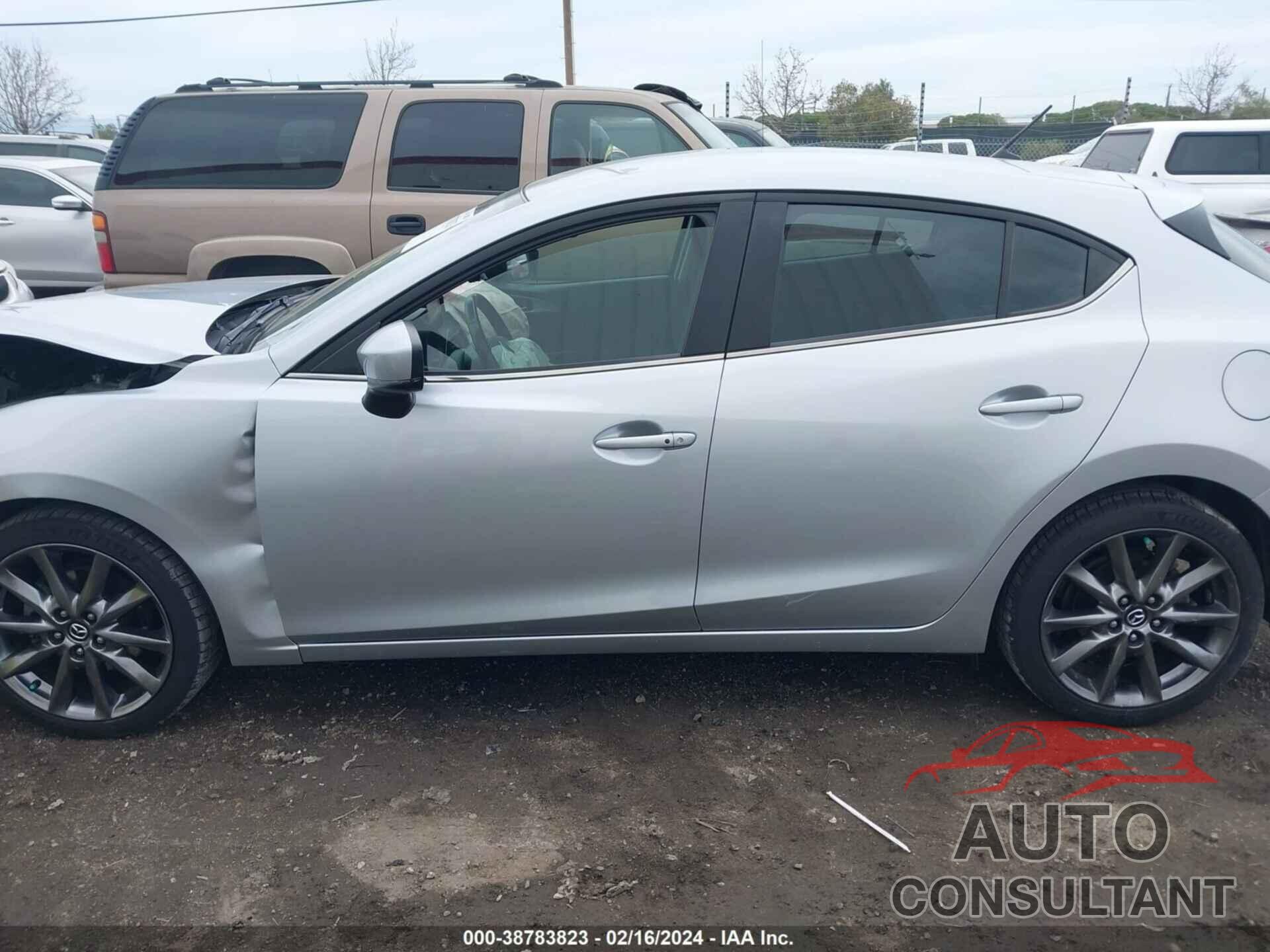 MAZDA MAZDA3 2018 - 3MZBN1L31JM262398