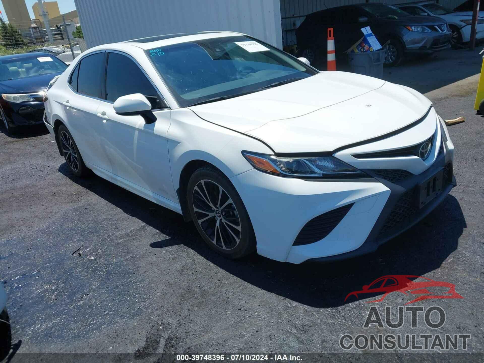 TOYOTA CAMRY 2018 - JTNB11HK0J3009813