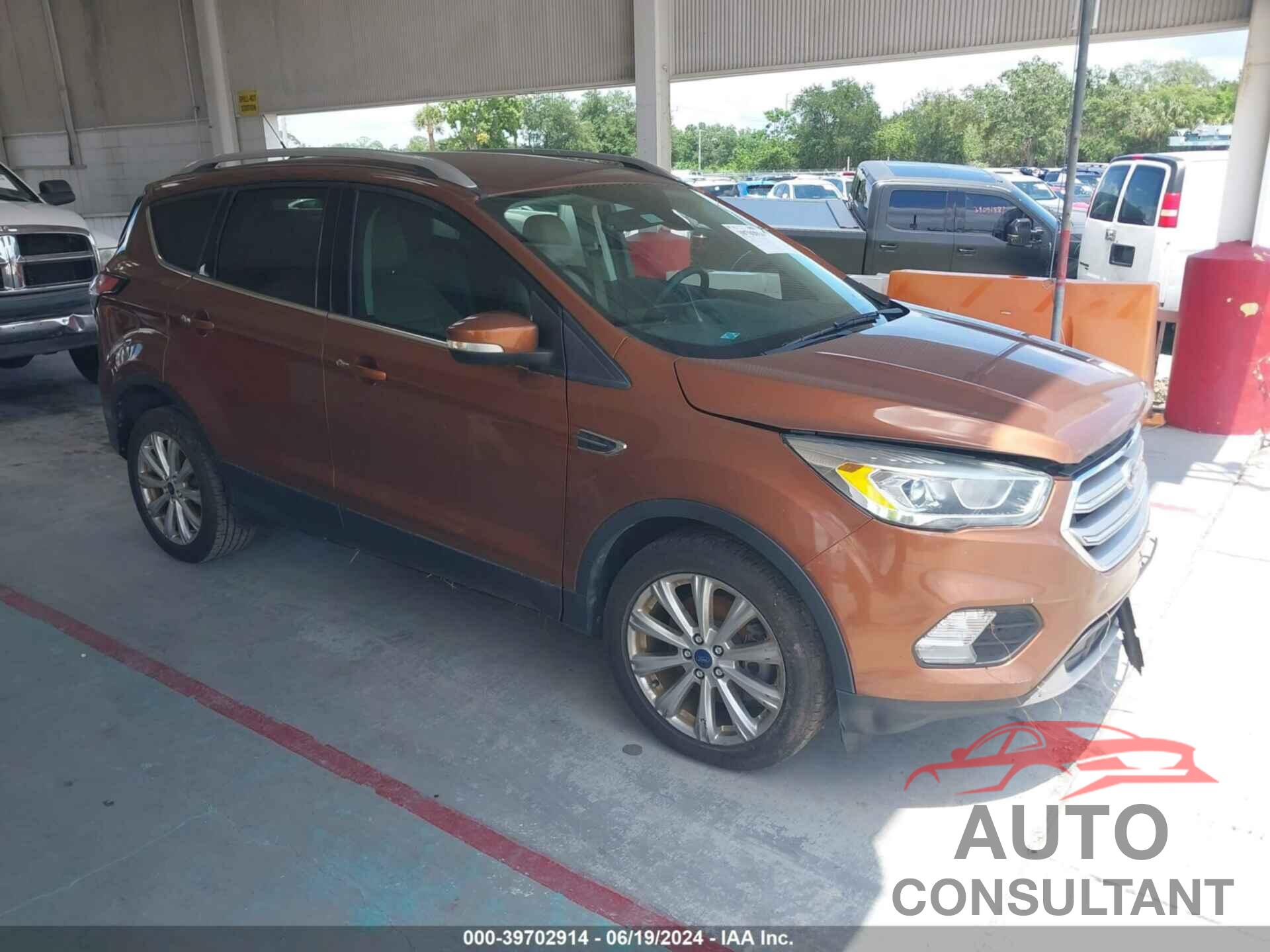 FORD ESCAPE 2017 - 1FMCU0J98HUB86160