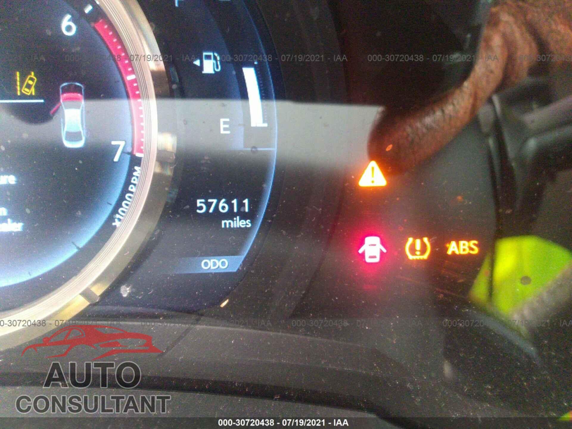 LEXUS IS 2017 - JTHBA1D28H5051640
