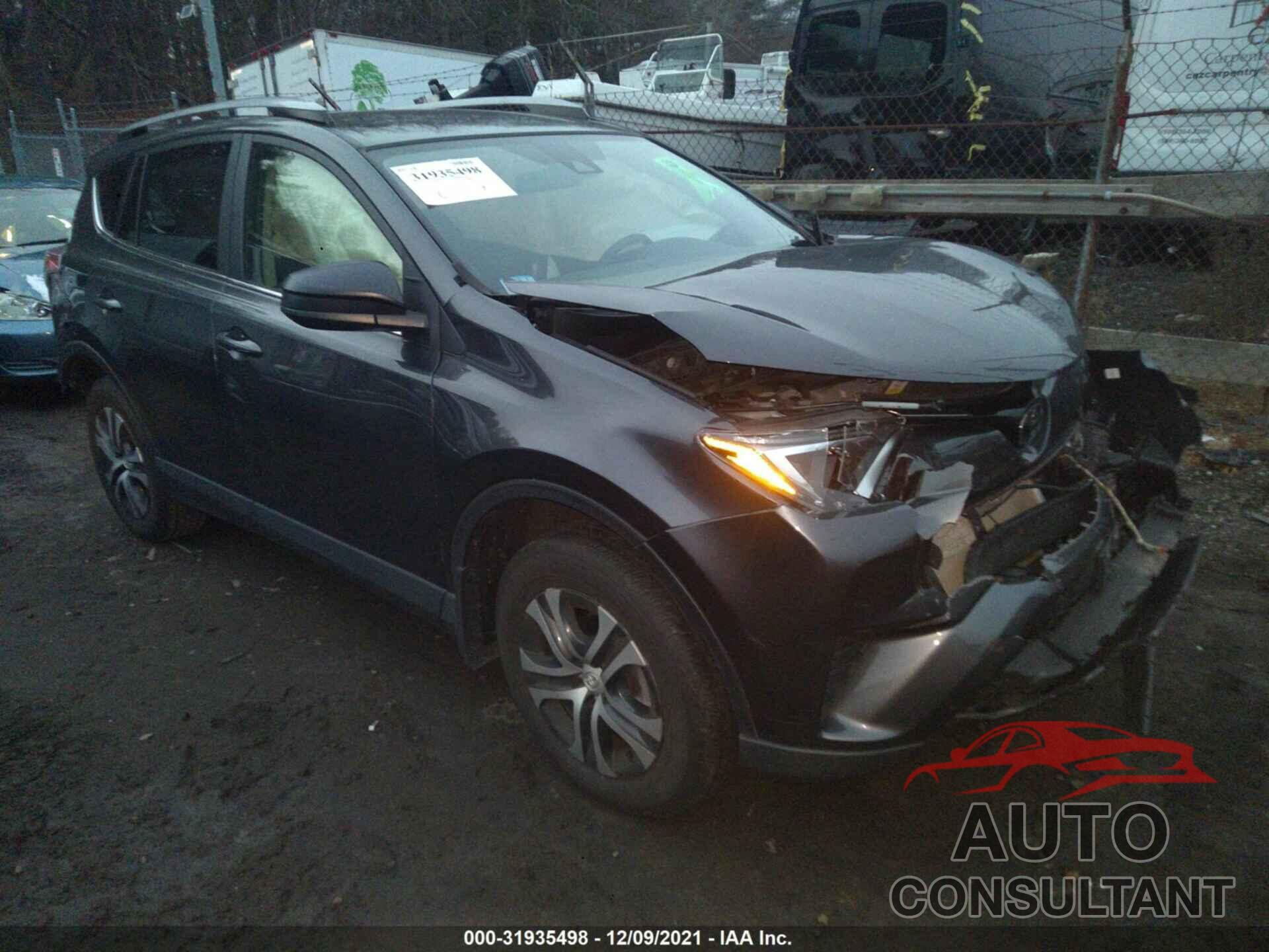 TOYOTA RAV4 2017 - JTMBFREV1HJ160247