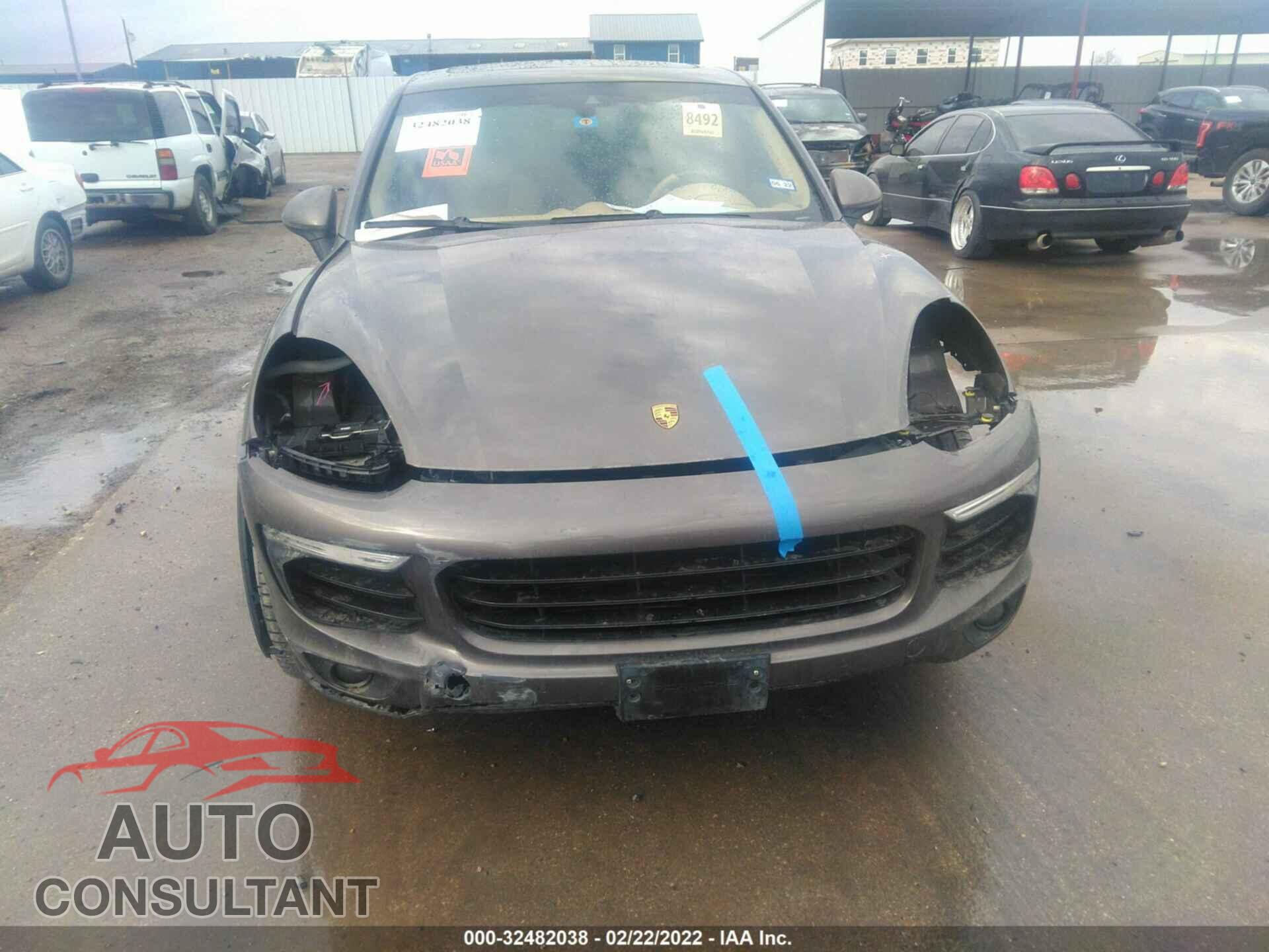 PORSCHE CAYENNE 2016 - WP1AA2A26GKA11885