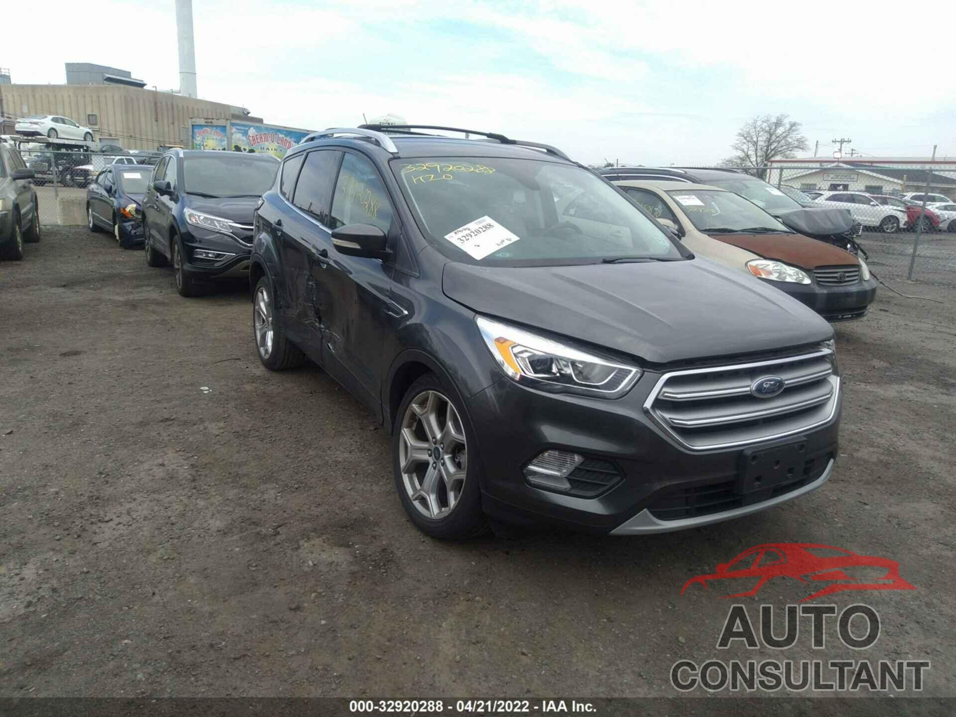FORD ESCAPE 2017 - 1FMCU0J96HUF02400