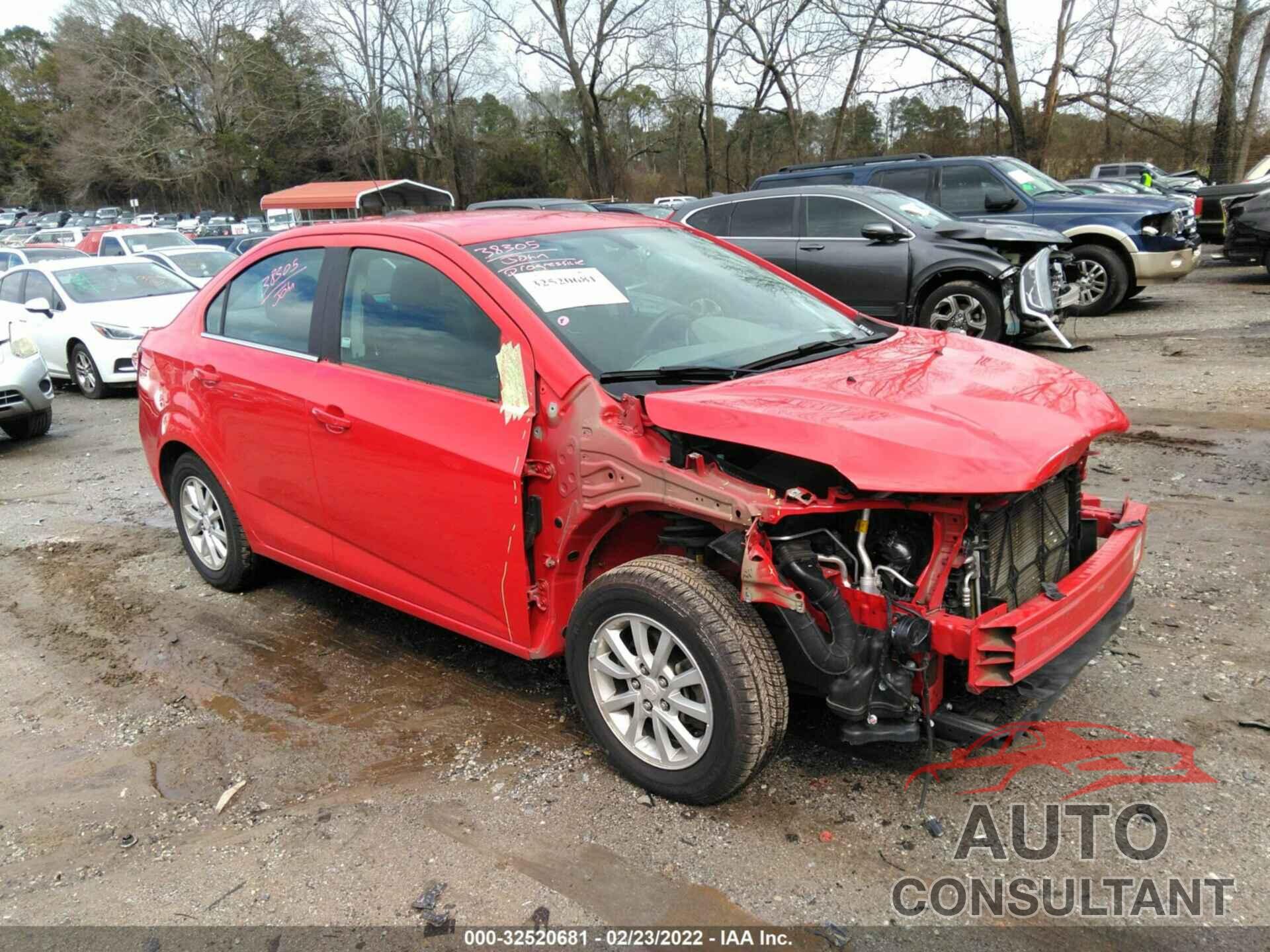 CHEVROLET SONIC 2018 - 1G1JD5SH6J4103645