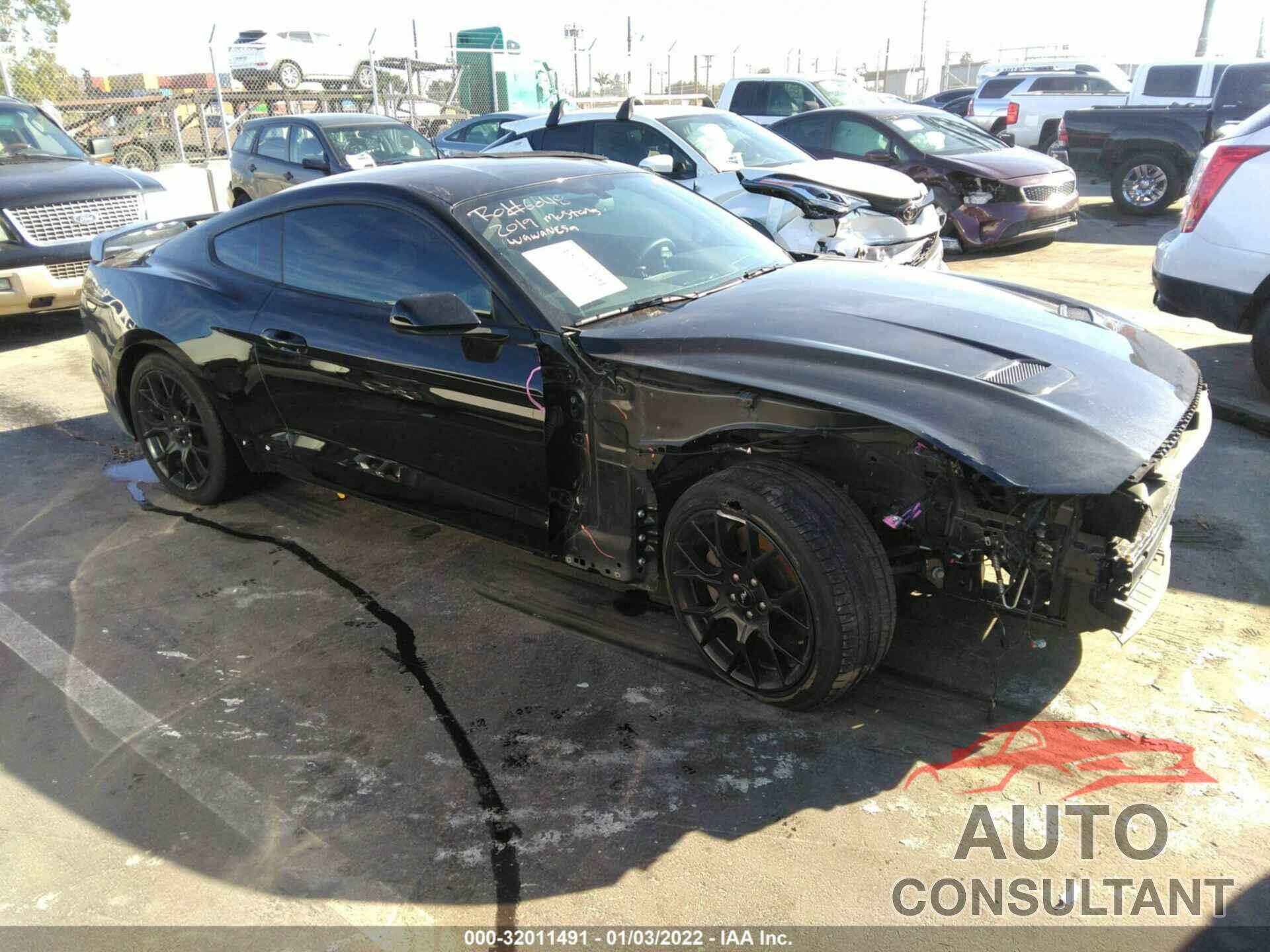 FORD MUSTANG 2019 - 1FA6P8TH8K5176750