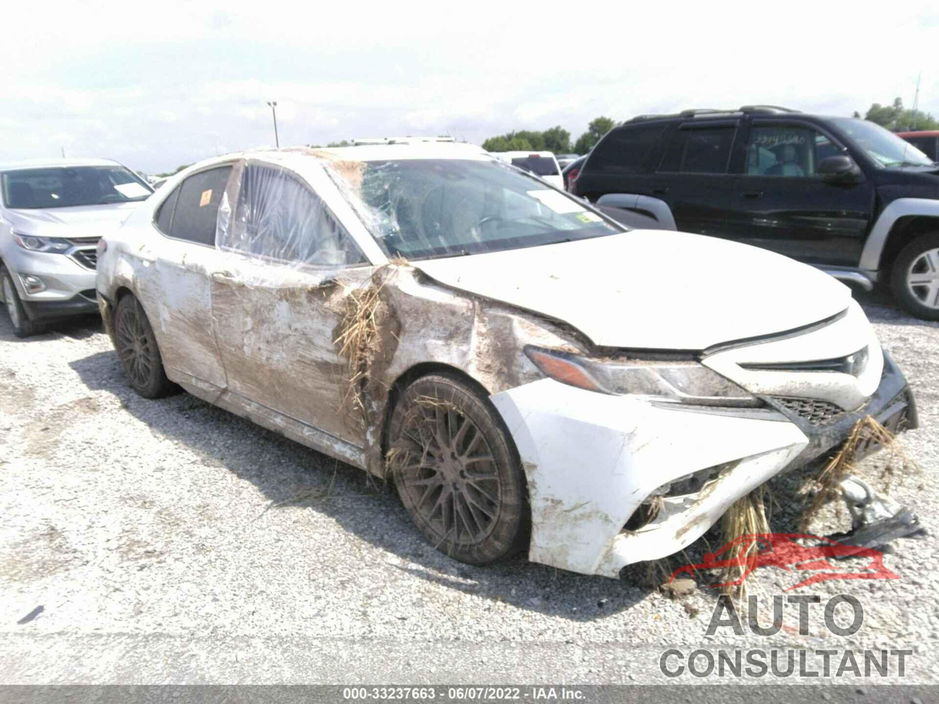 TOYOTA CAMRY 2018 - 4T1B11HK7JU145589