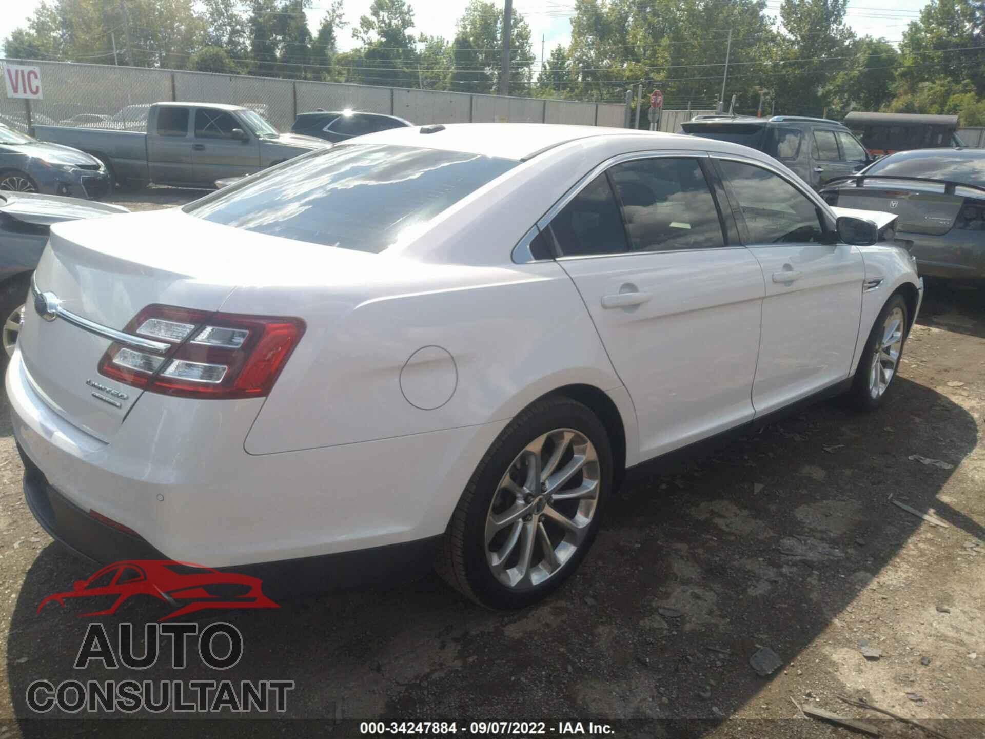 FORD TAURUS 2018 - 1FAHP2F80JG108981