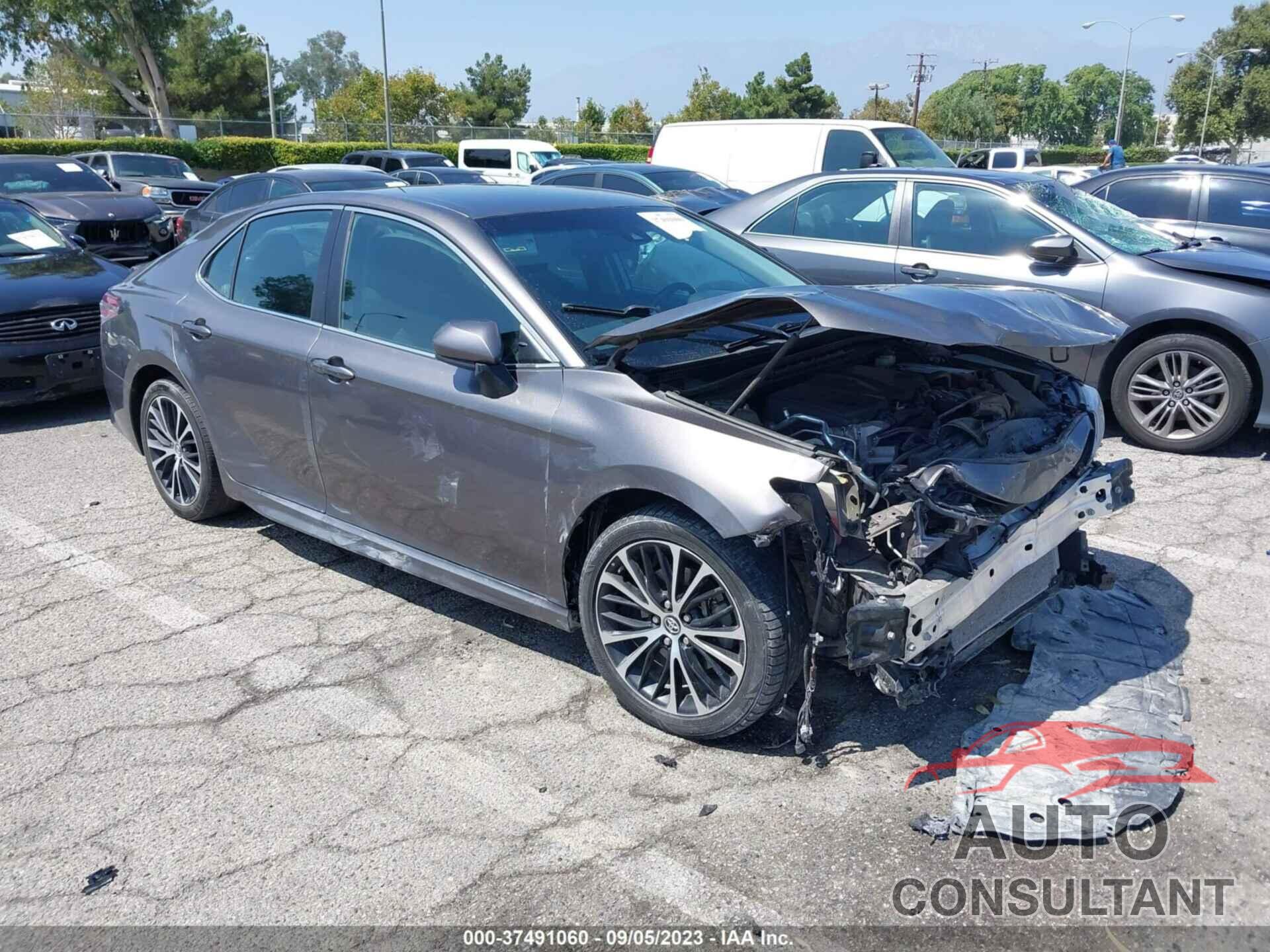 TOYOTA CAMRY 2018 - 4T1B11HK4JU544315
