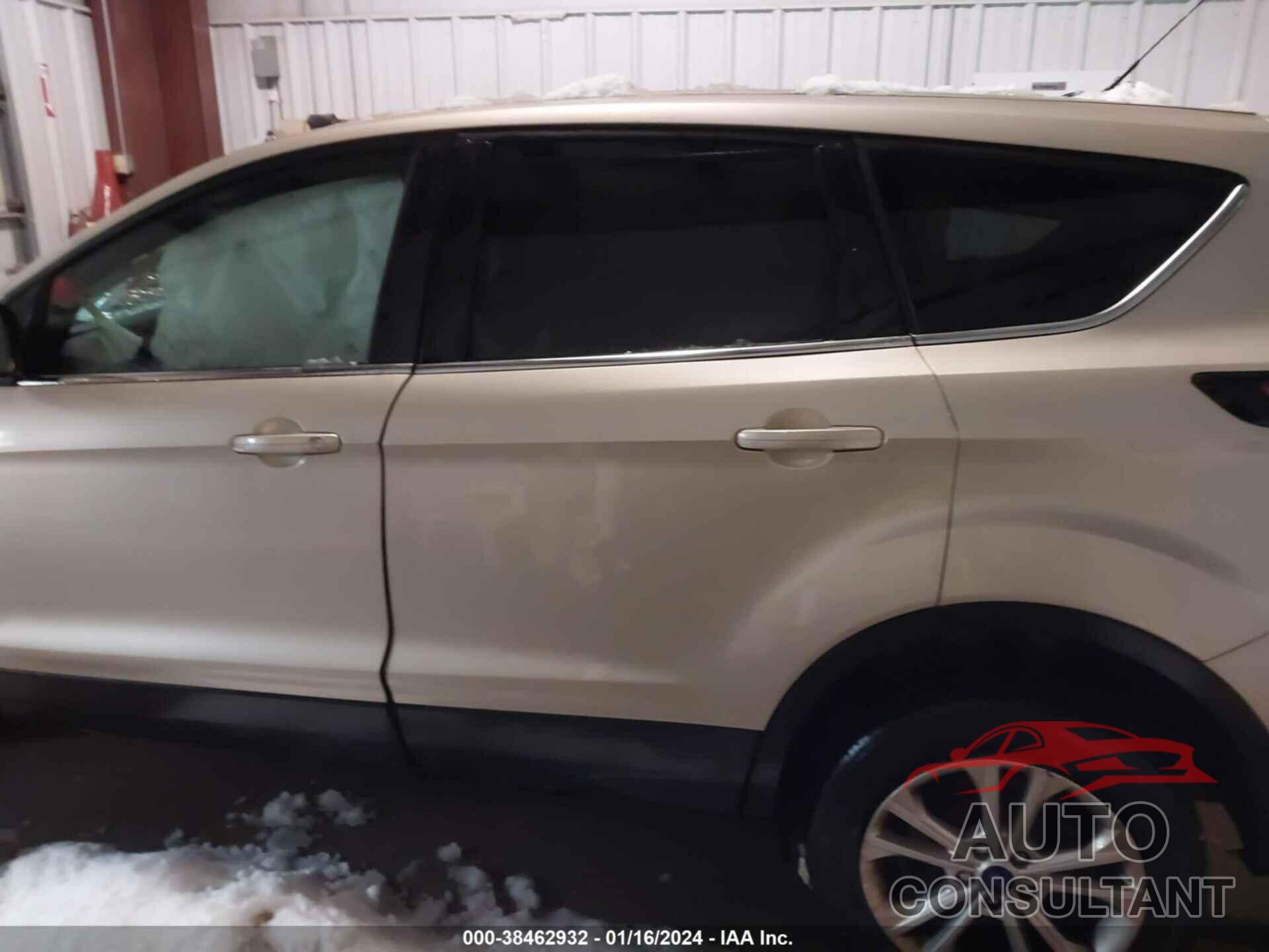 FORD ESCAPE 2017 - 1FMCU0GD5HUF03856