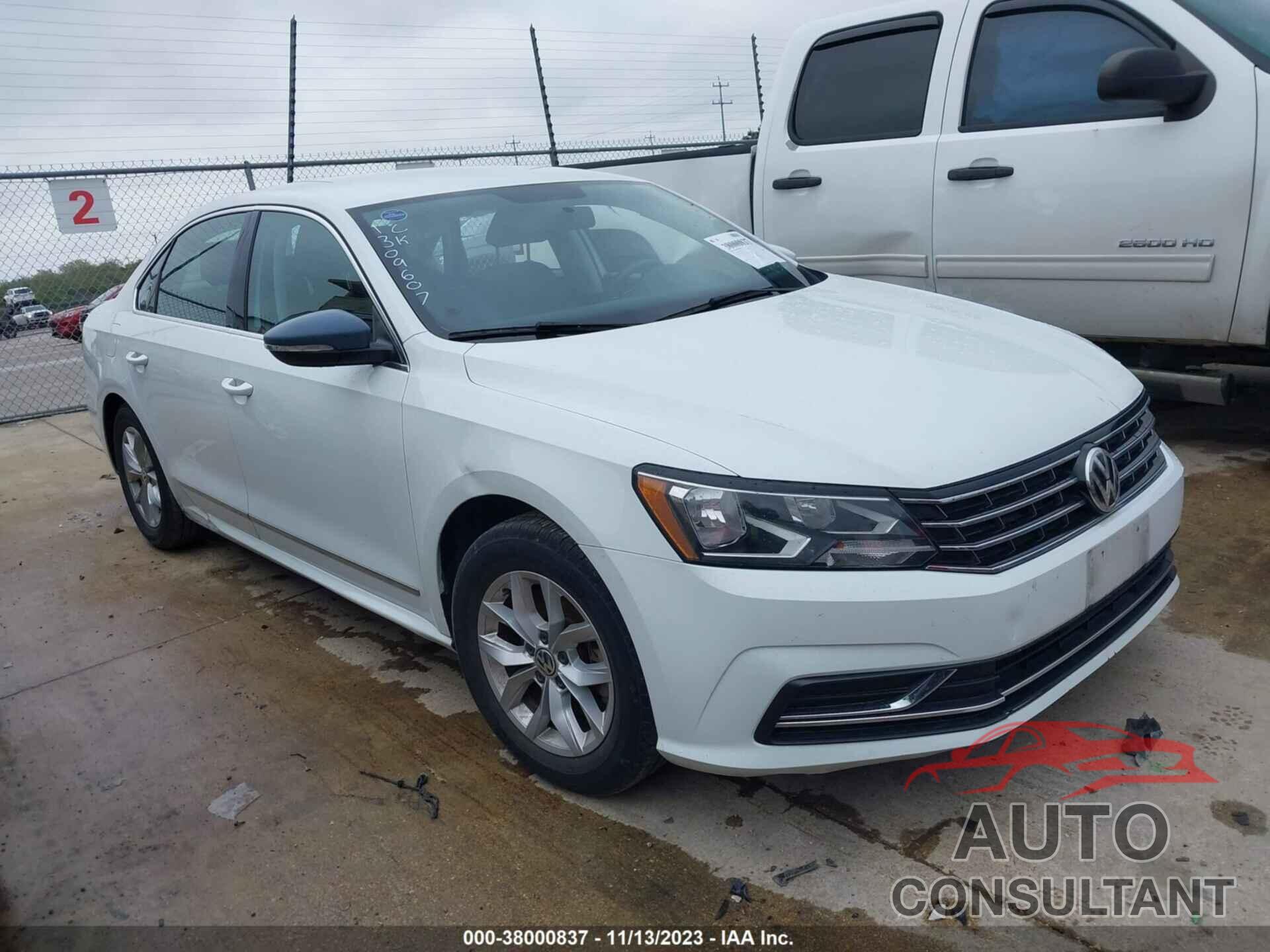 VOLKSWAGEN PASSAT 2017 - 1VWAT7A35HC074017