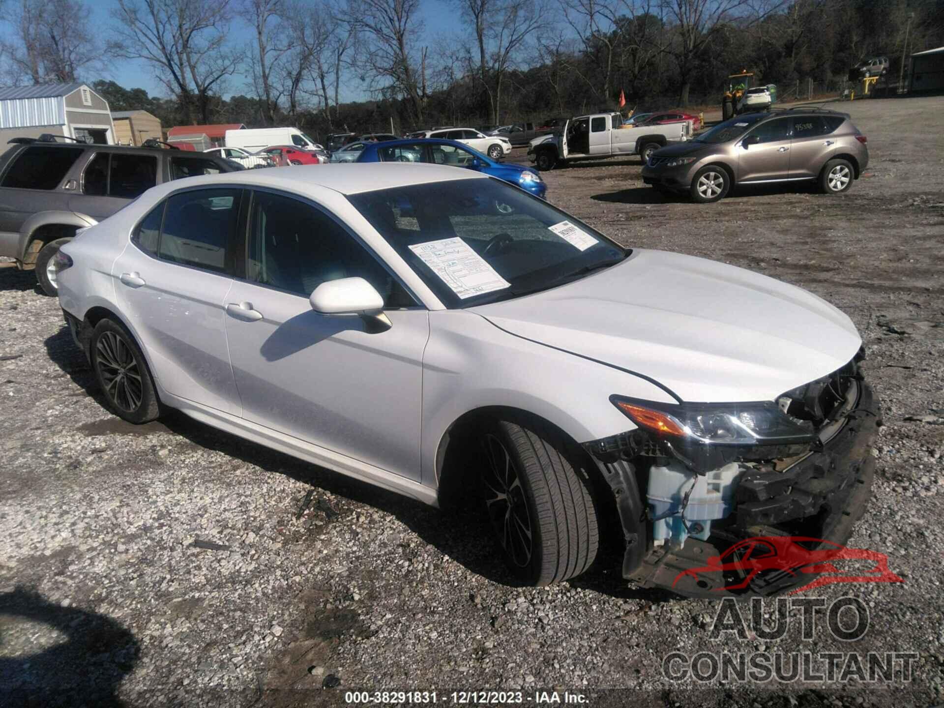 TOYOTA CAMRY 2018 - 4T1B11HK1JU513393