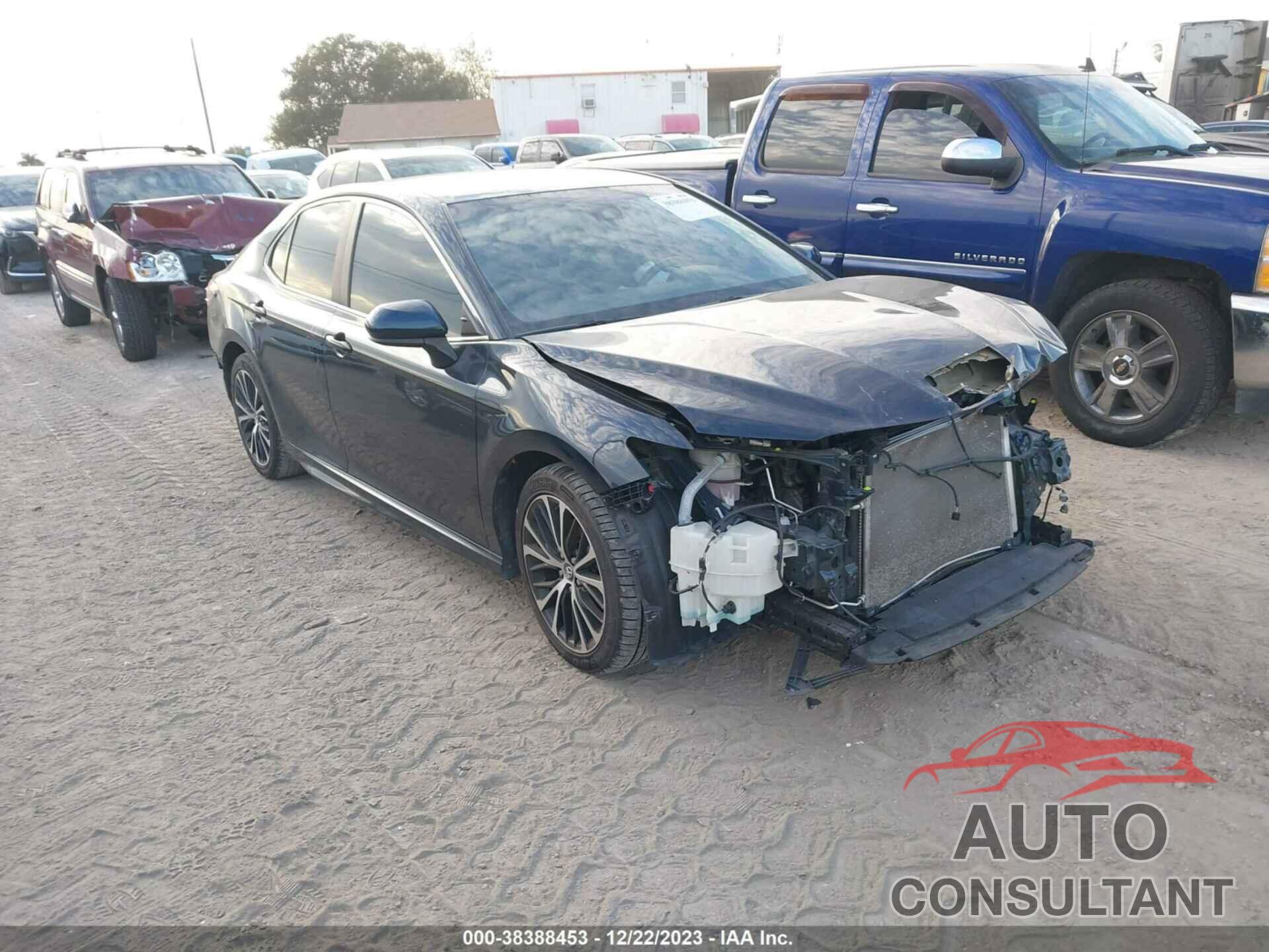TOYOTA CAMRY 2018 - 4T1B11HK3JU576012