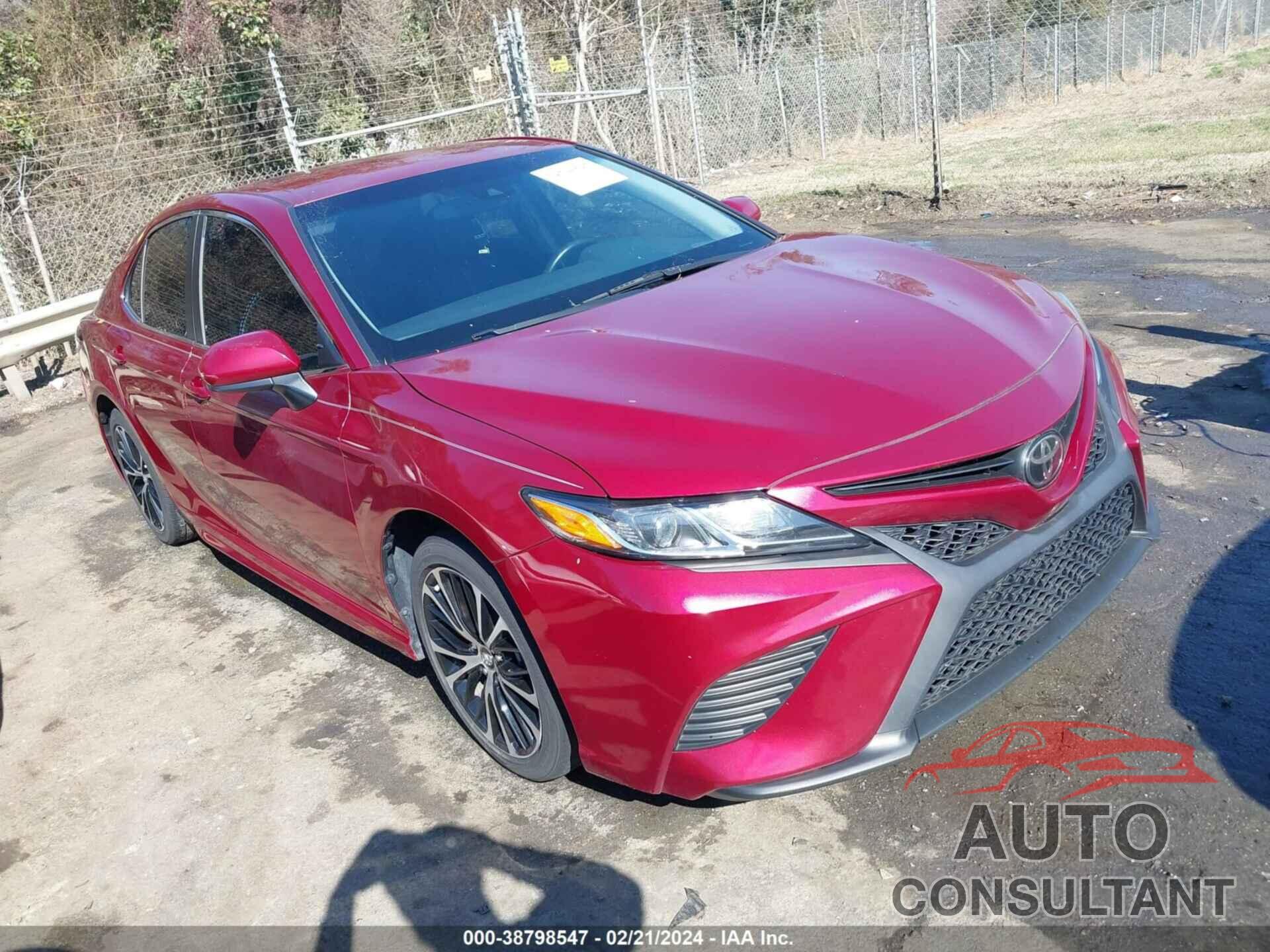 TOYOTA CAMRY 2018 - 4T1B11HK1JU547026