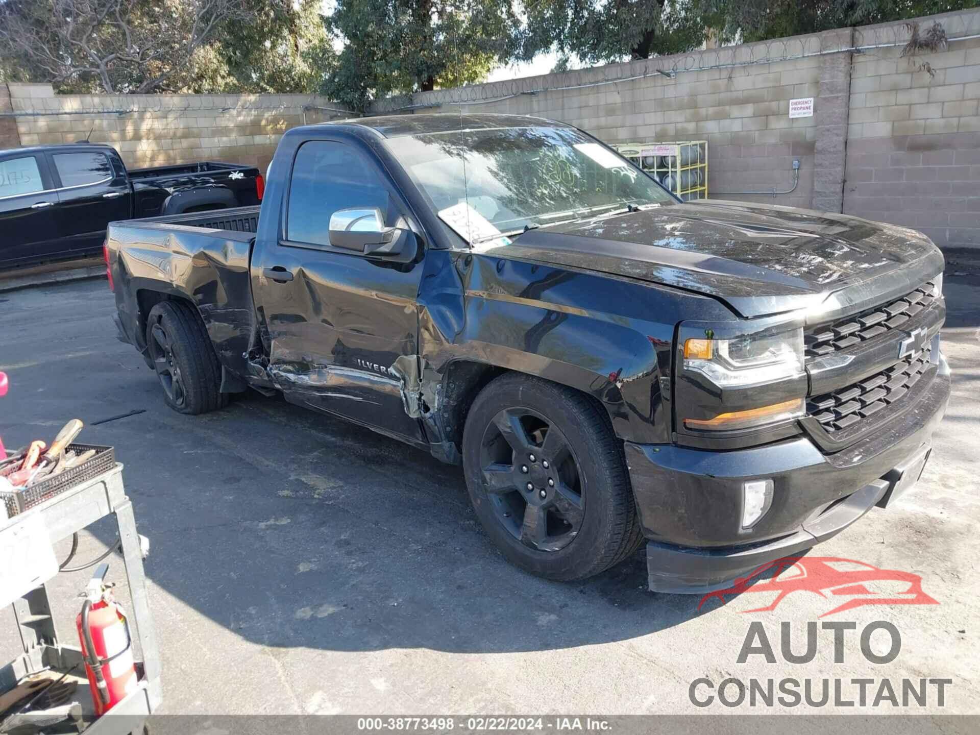 CHEVROLET SILVERADO 1500 2018 - 1GCNCNEC2JZ302691