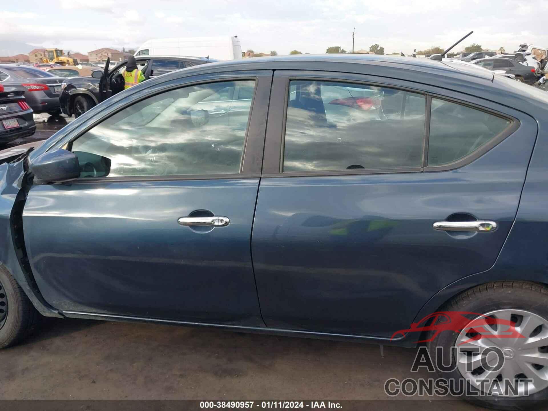 NISSAN VERSA 2017 - 3N1CN7AP5HL880732