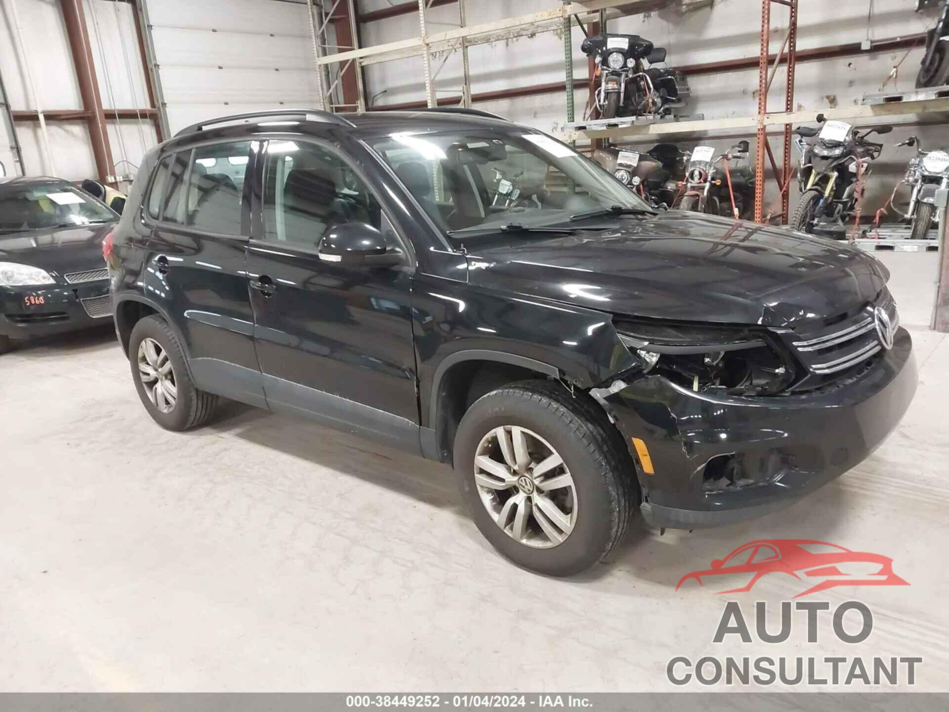 VOLKSWAGEN TIGUAN 2017 - WVGAV7AX9HK028921