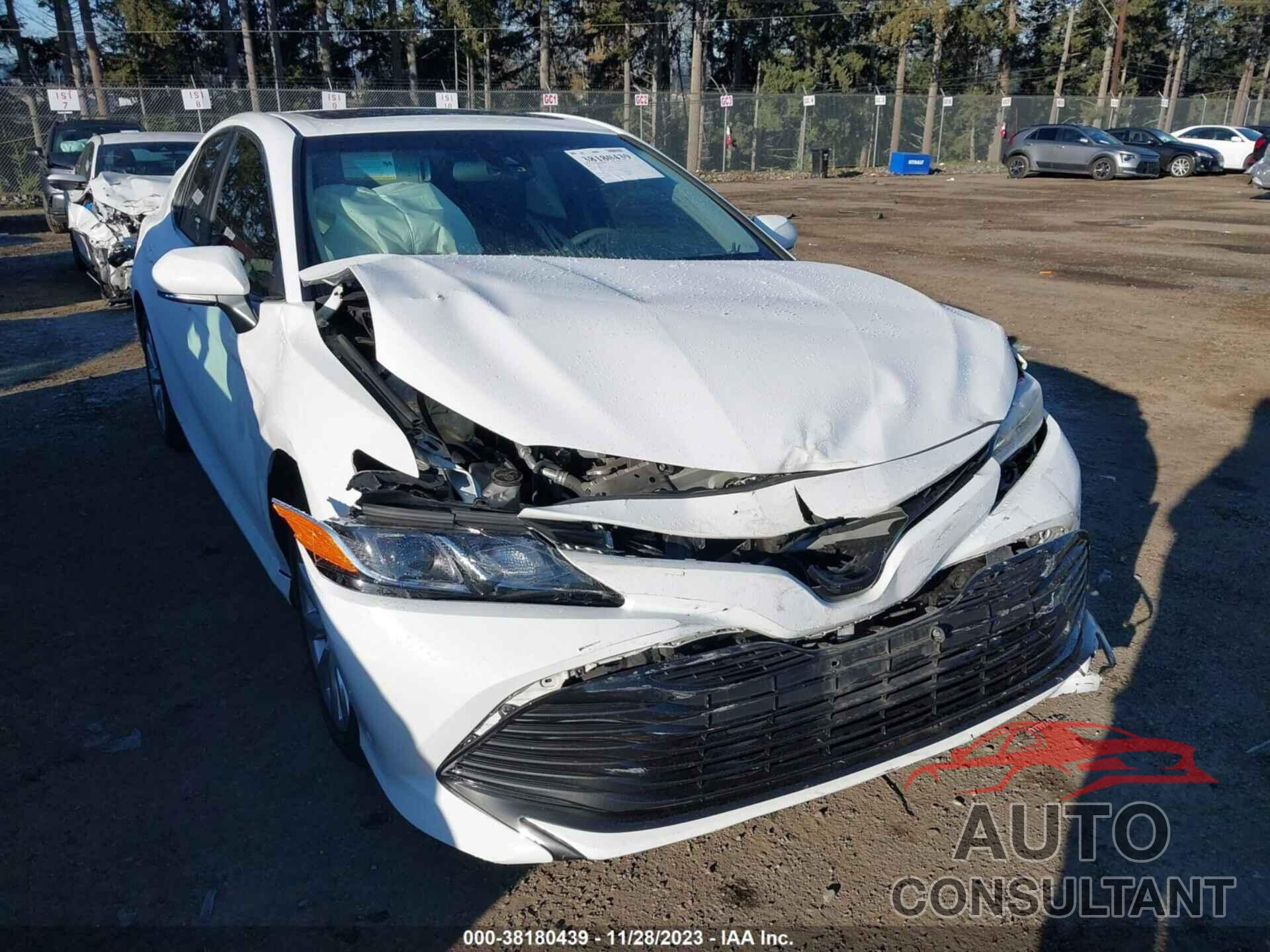 TOYOTA CAMRY 2018 - 4T1B11HK5JU612928
